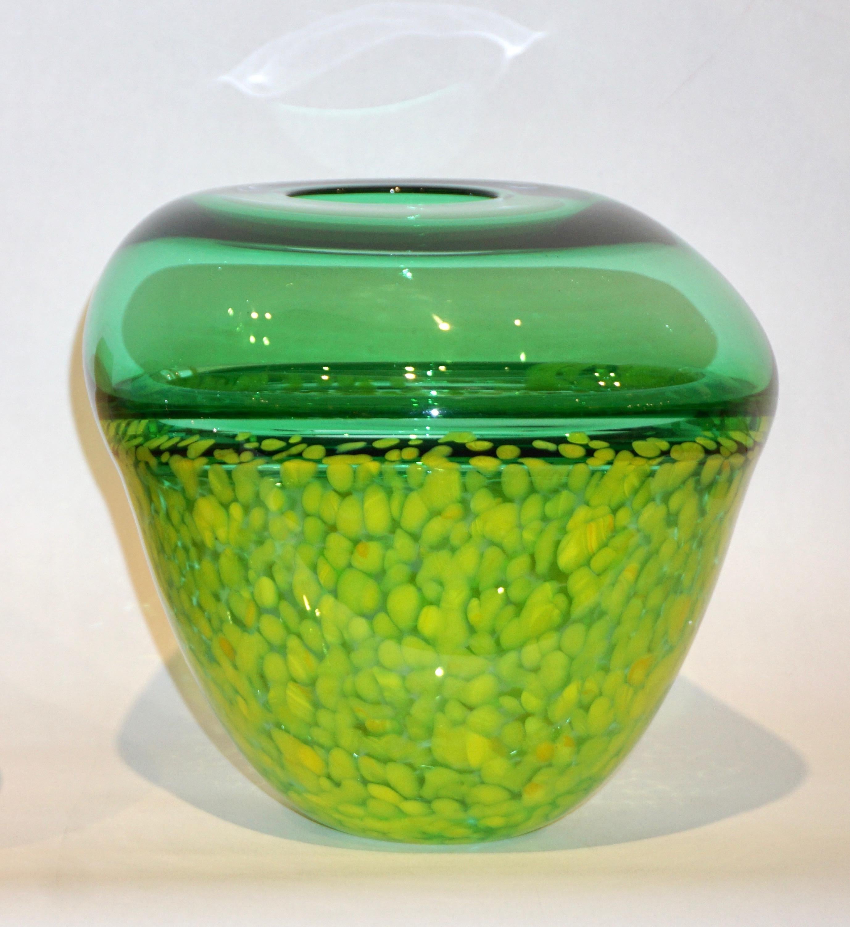 Hilton McConnico by Formia 1990s Italian Green Spotted Murano Art Glass Vase In Excellent Condition In New York, NY