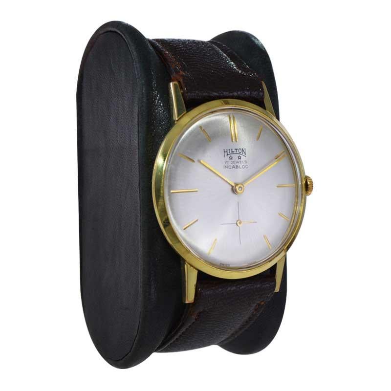 Hilton Gelbgold gefüllte neue Old Stock Uhr, alles original, ca. 1960er Jahre (Modernistisch) im Angebot