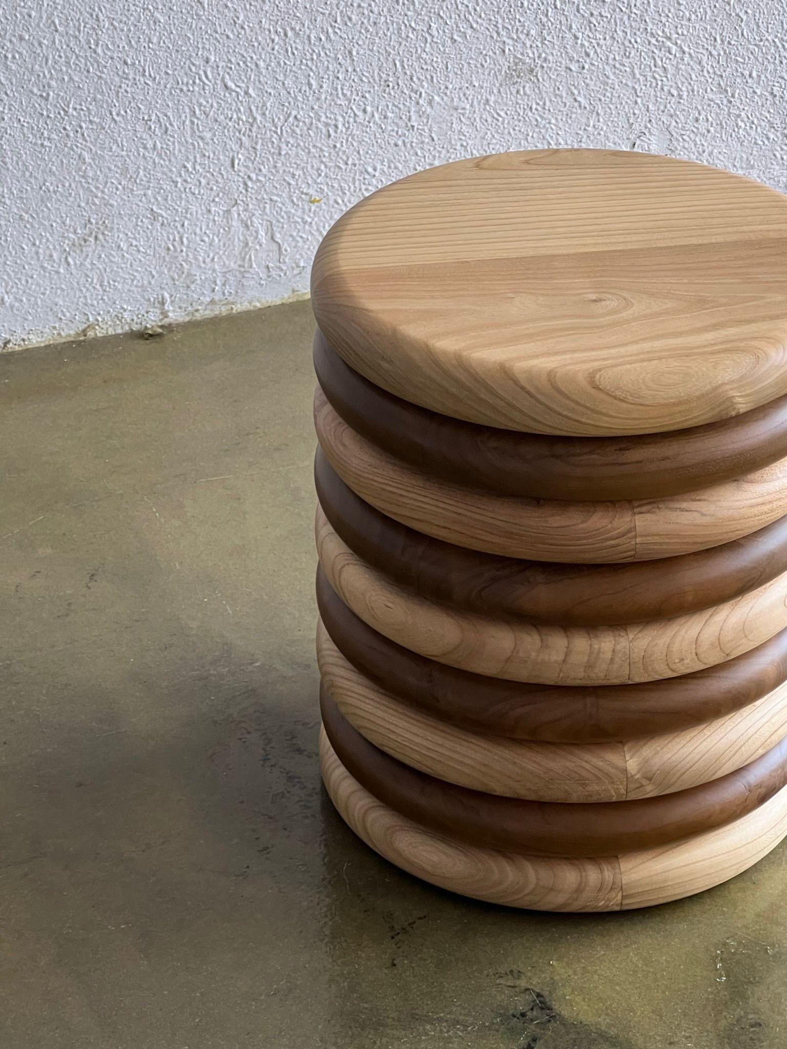 Postmoderne Table d'appoint Hilu en vente