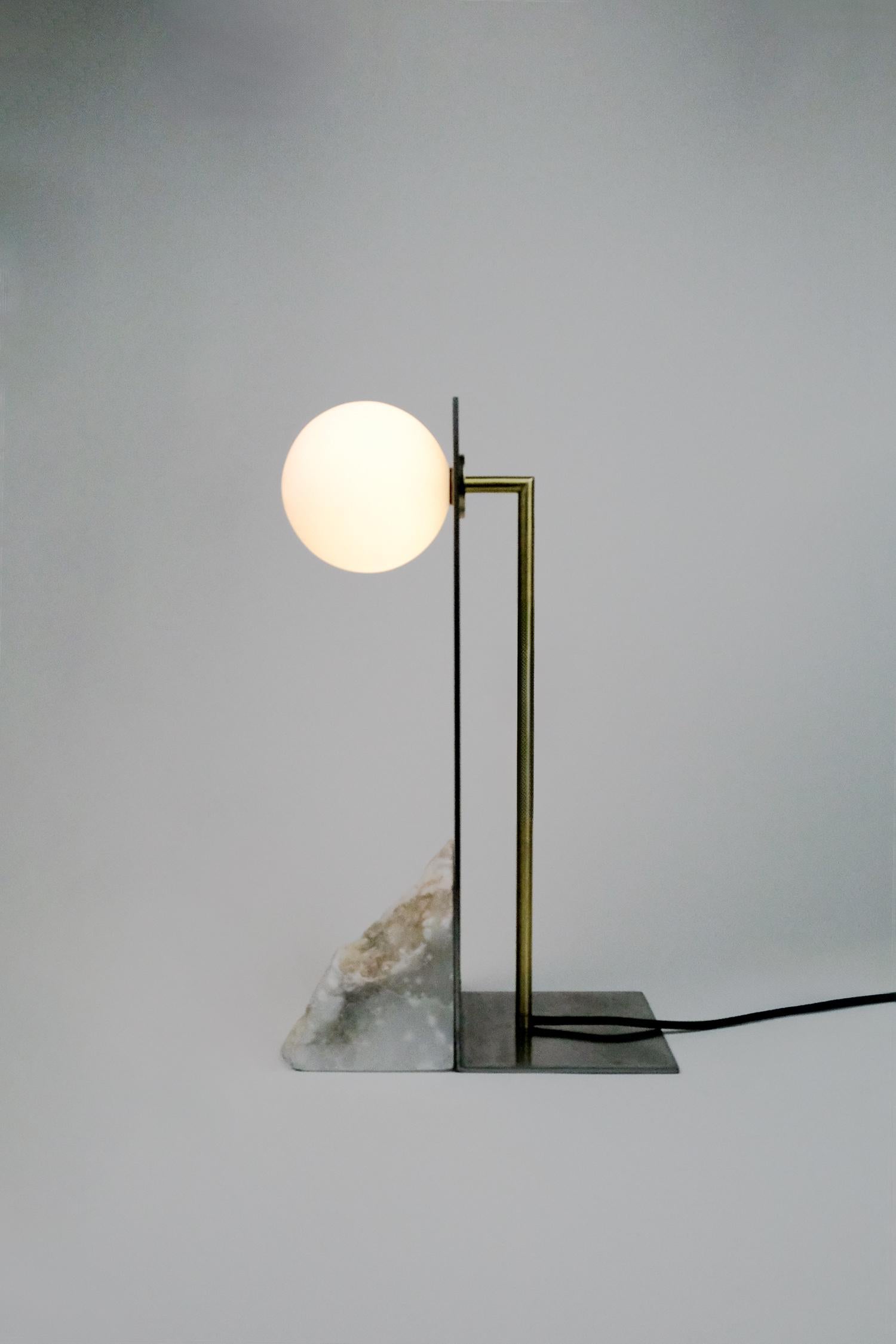 Américain Lampe à poser verticale Himalaya Lunar par Heako Studio en vente