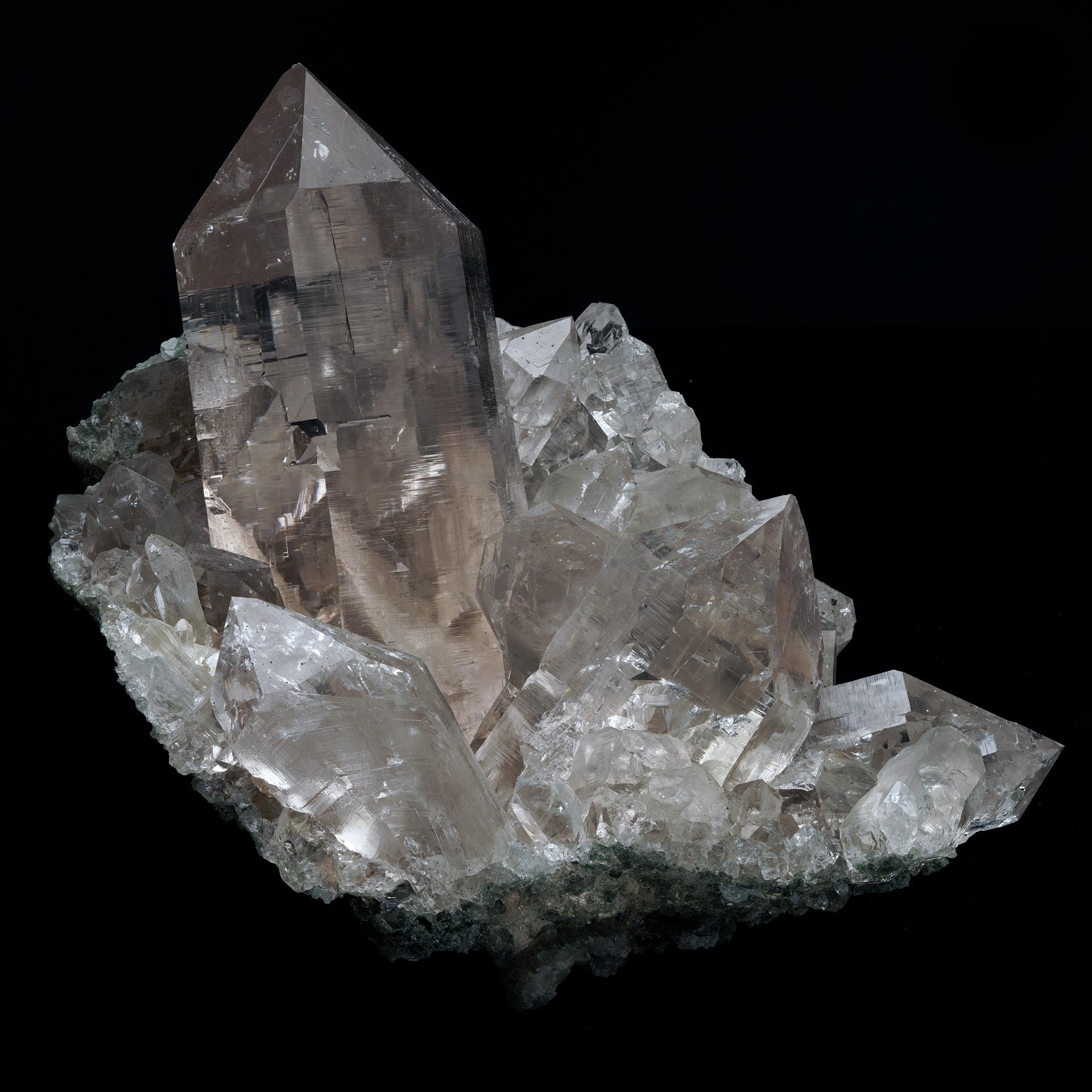 Himalayan Chloride Quartz Cluster In New Condition For Sale In New York, NY