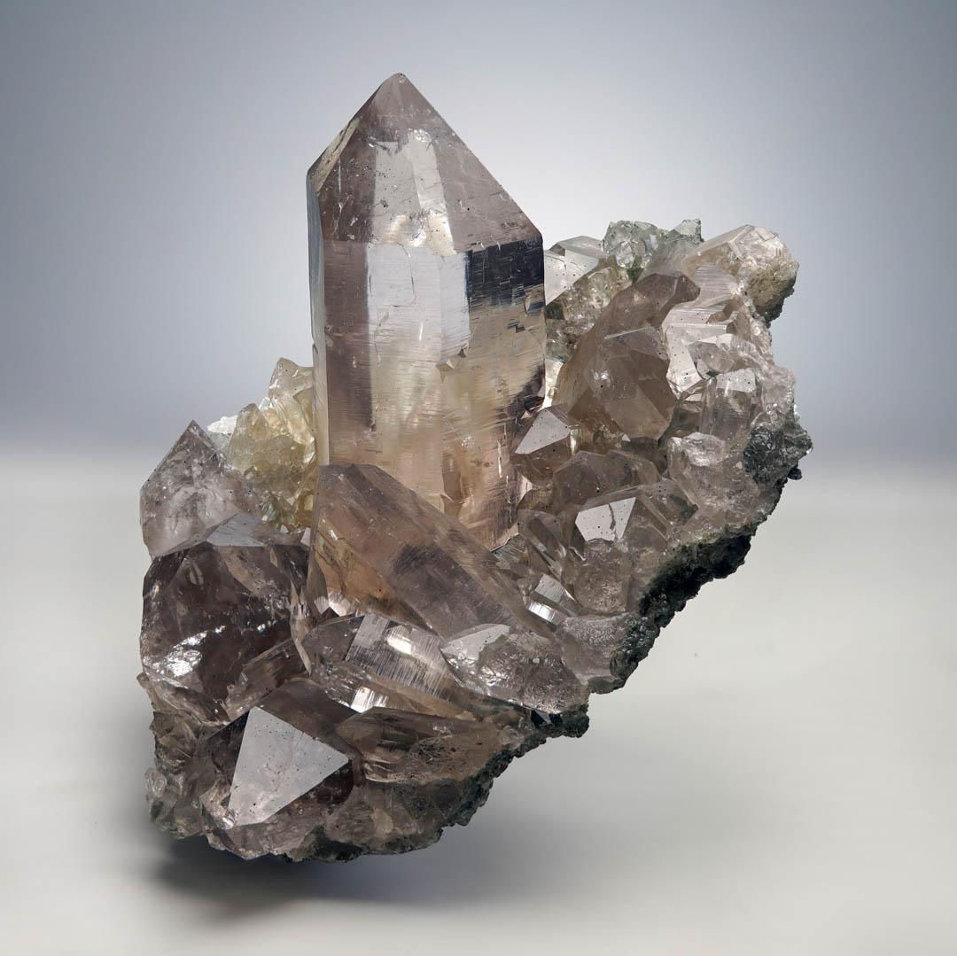 XXI secolo e contemporaneo Cluster di quarzo cloruro dell'Himalaya in vendita