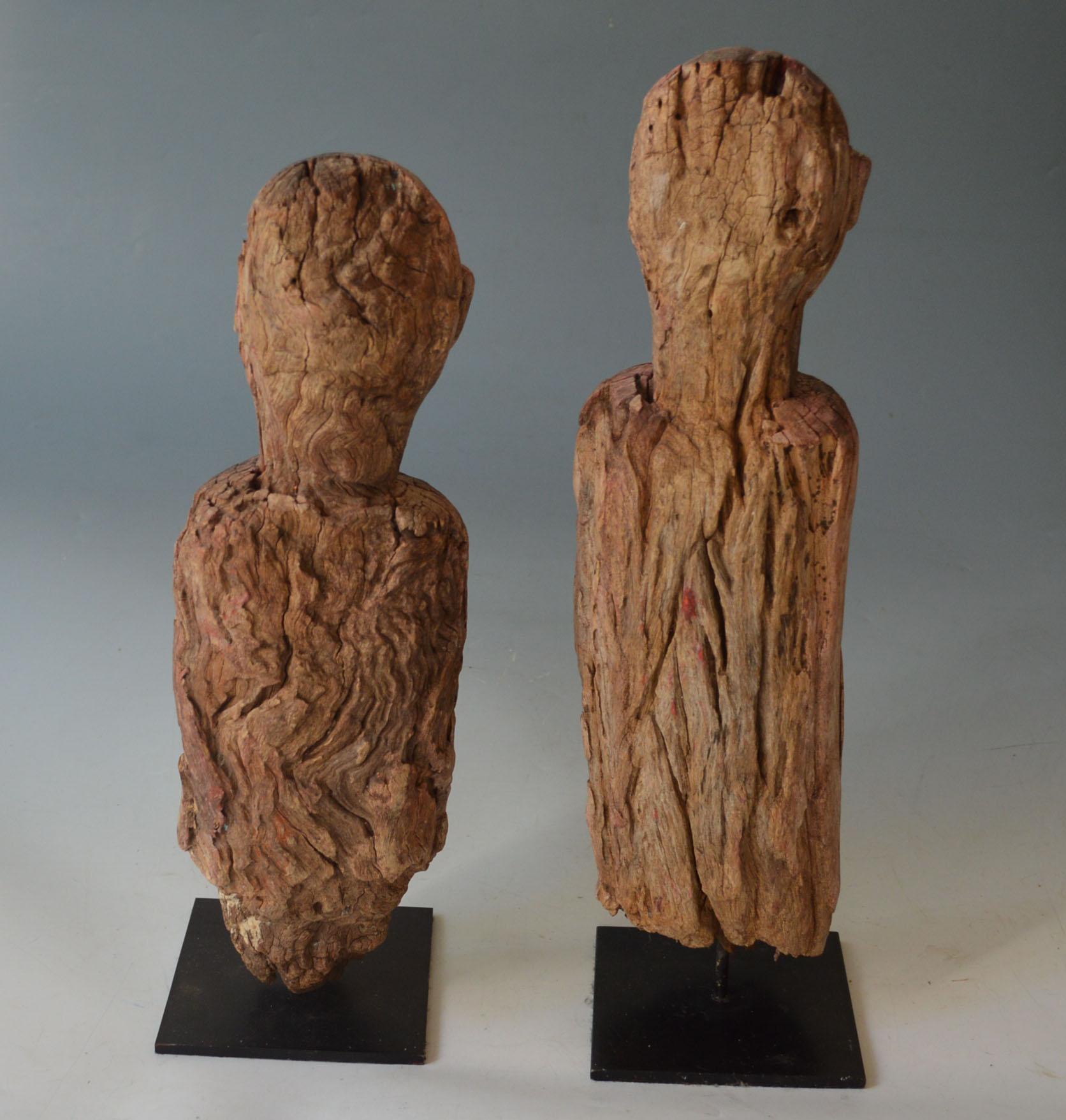Himalayanische Tharu- Guardian-Figuren des Himalaya, Stammeskunst-Antiquitäten aus Nepal, Himalaya (Geschnitzt) im Angebot