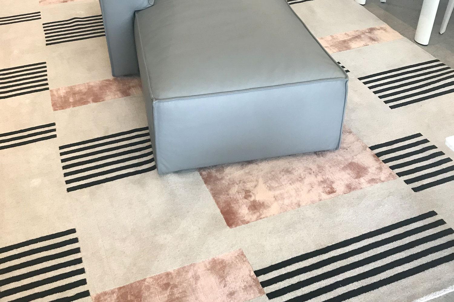 This CCTAPIS Metroquadro area rug hello Sonia! Is designed by Studiopepe and is Himalayan wool and bamboo silk and is woven by hand and is in the Flamingo color way. The mix of wool and silk give this graphic design versatility and