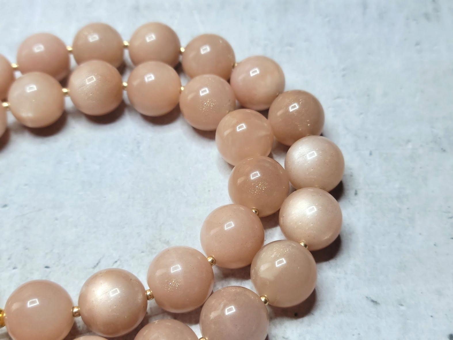 Art Deco Himalayas Peach Moonstone Gold Necklace For Sale