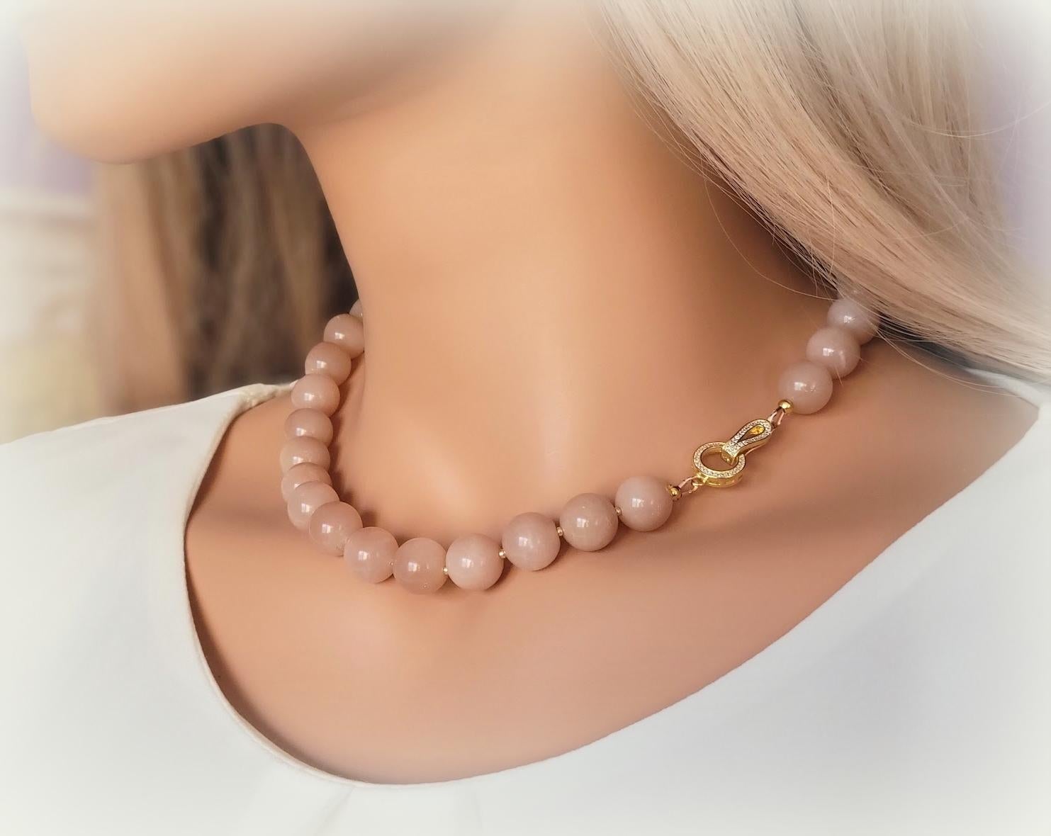 Himalayas Peach Moonstone Gold Necklace For Sale 1