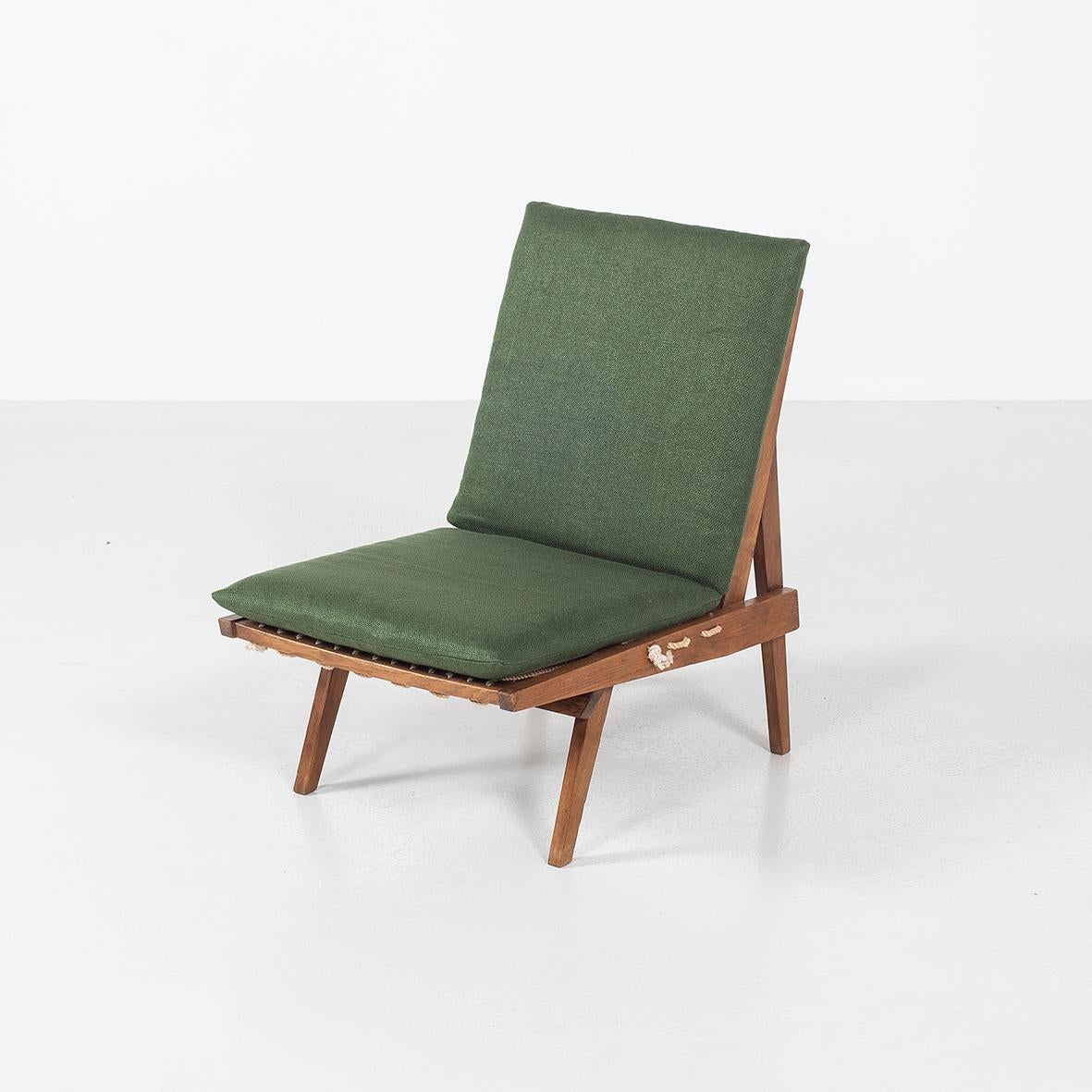 This rope chair was designed in 1952 by Riki Watanabe. Our piece is an original one from the very first edition. This chair was thought according to Japanese low seating, before becoming iconic and is still hand-produced today in carpenters