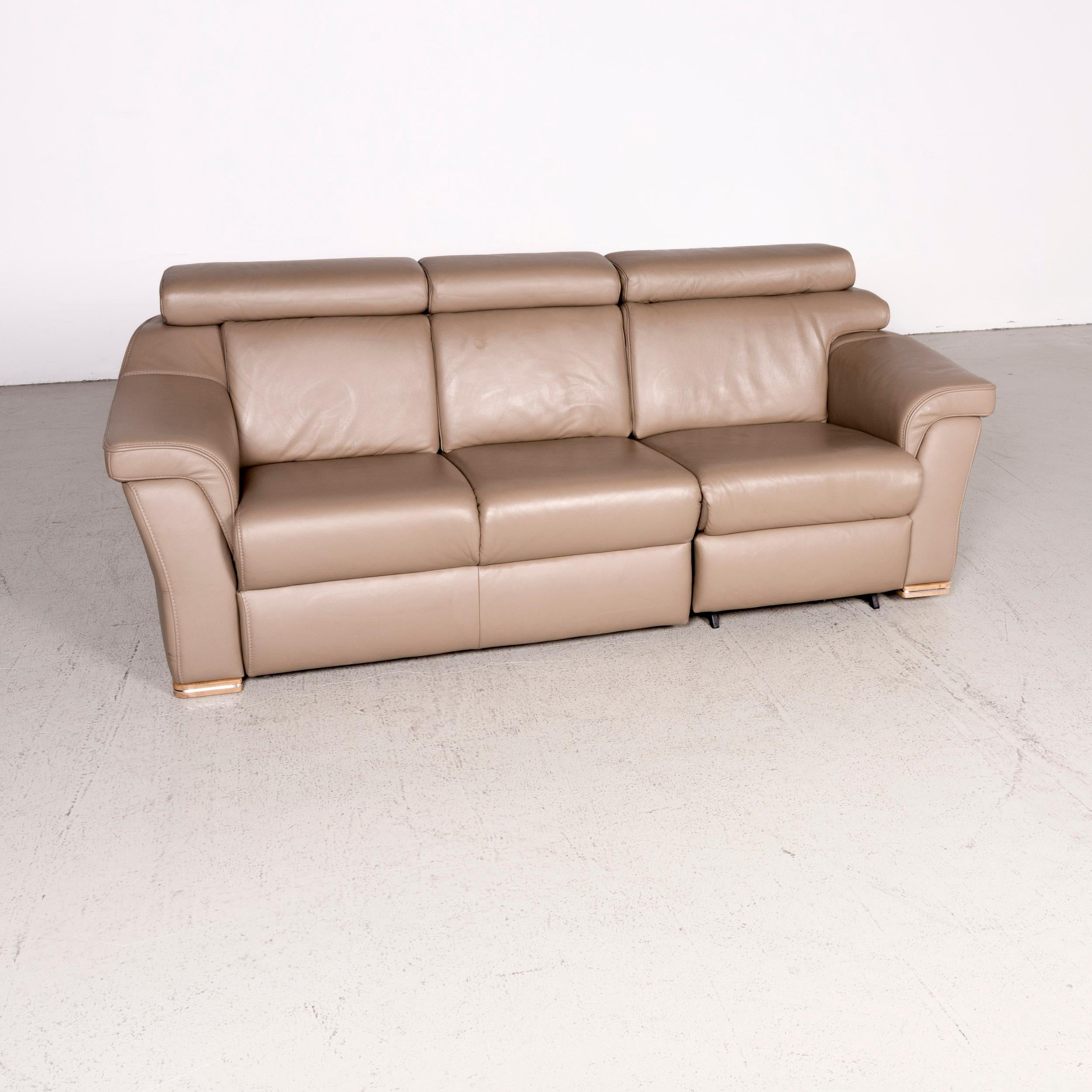 We bring to you a Himolla designer leather sofa set brown genuine leather two-seat three-seat.

Product measurements in centimeters:

Depth 95
Width 220
Height 85
Seat-height 45
Rest-height 60
Seat-depth 50
Seat-width 160
Back-height