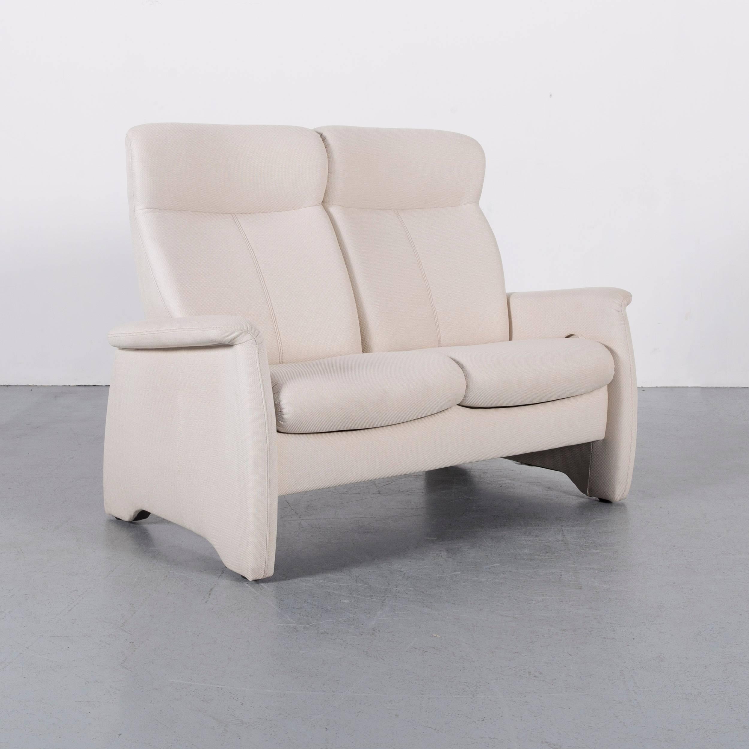Himolla Fabric Sofa Off-White Two-Seat Couch Recliner In Excellent Condition For Sale In Cologne, DE