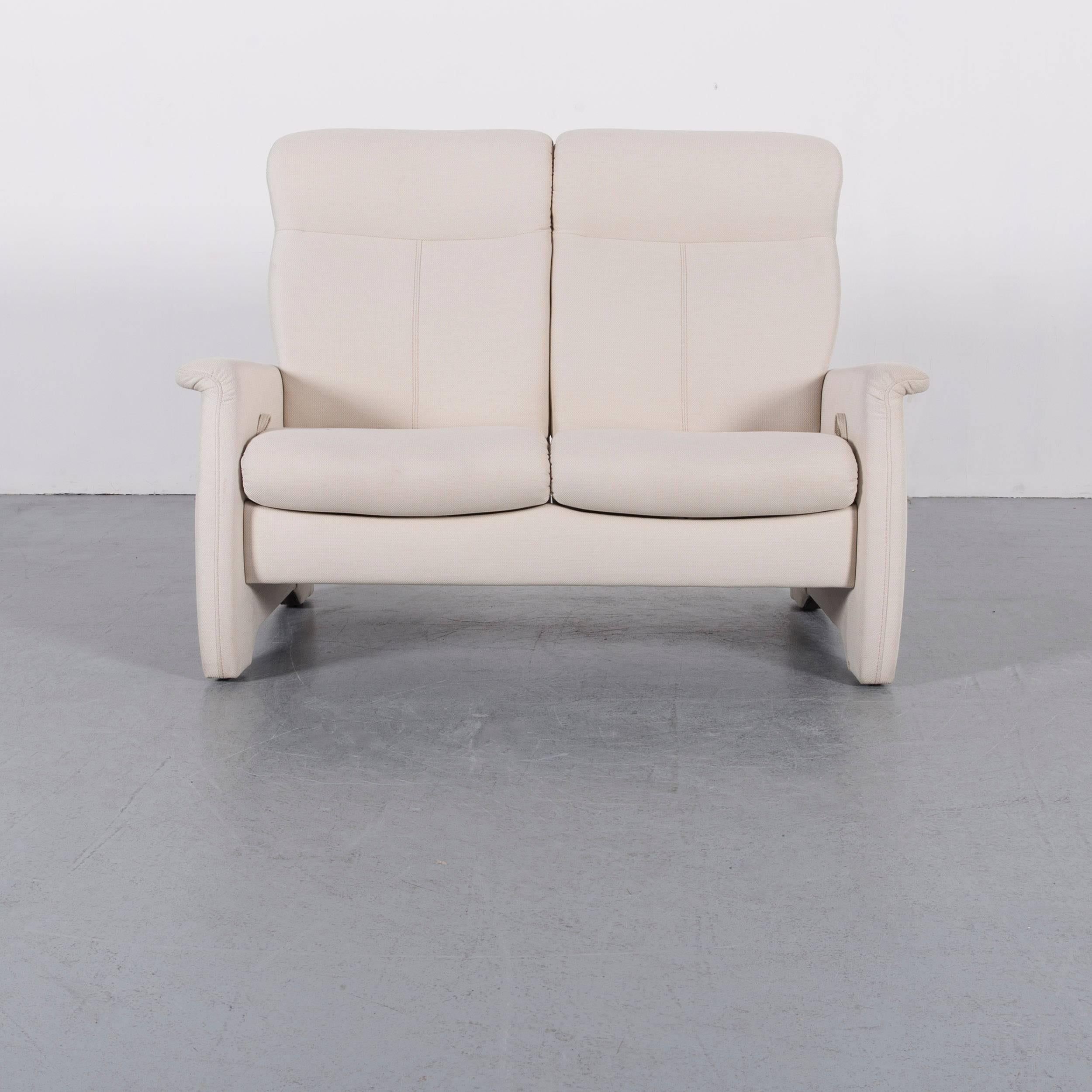 We bring to you an Himolla fabric sofa set off-white two-seat foot-stool.
































