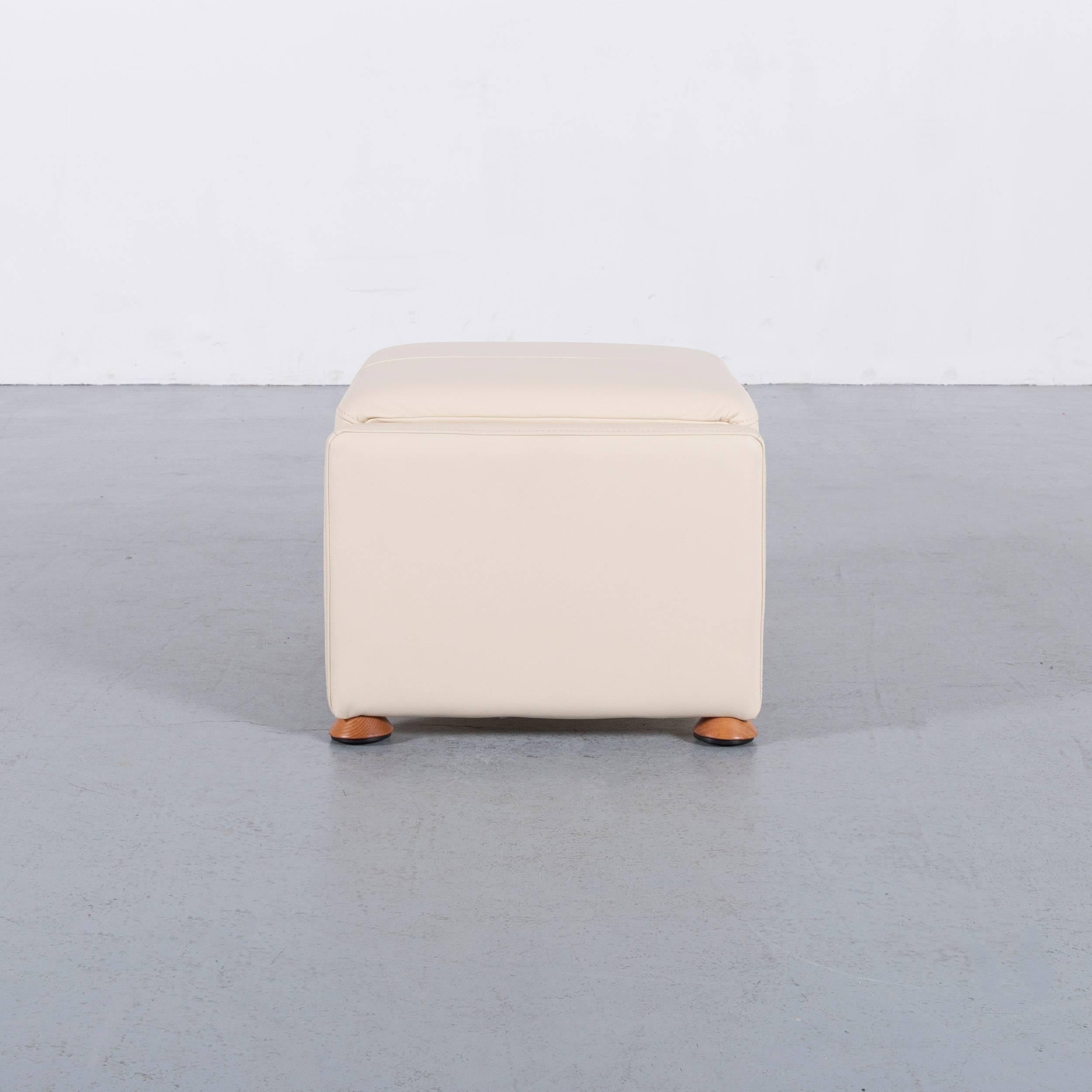 We bring to you an Himolla leather foot-stool off-white bench.