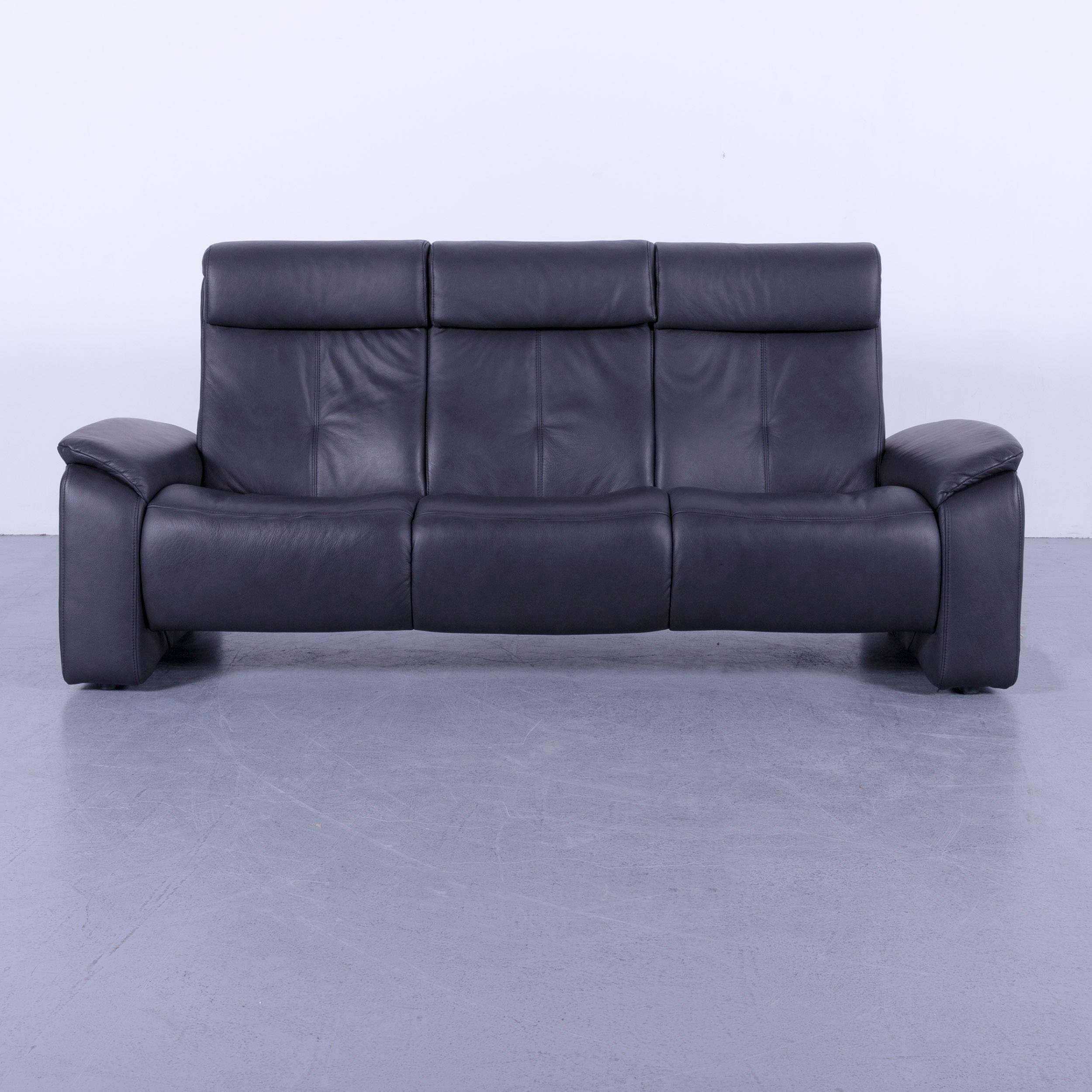 We bring to you an Himolla leather sofa black three-seat couch.
































