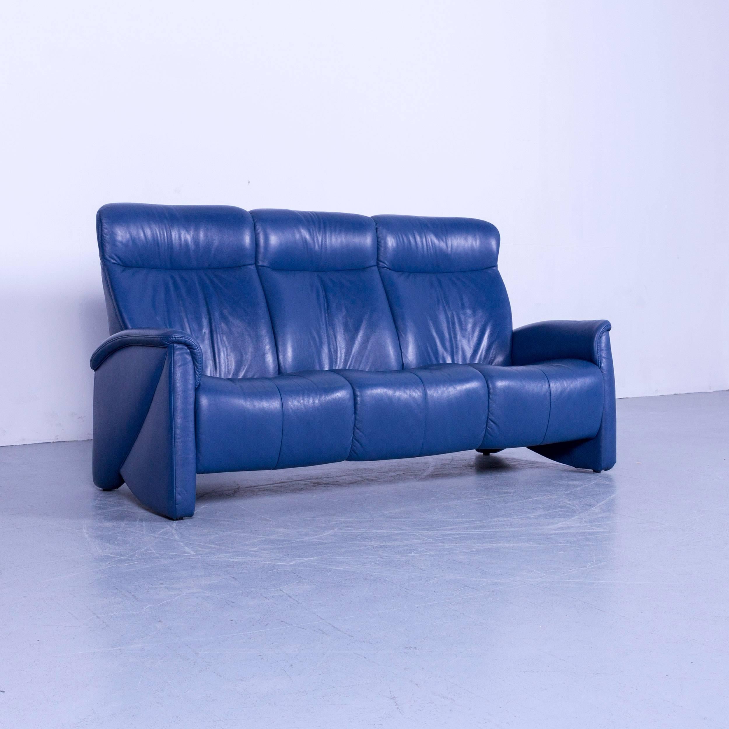 We bring to you an Himolla leather sofa blue three-seat.


































 