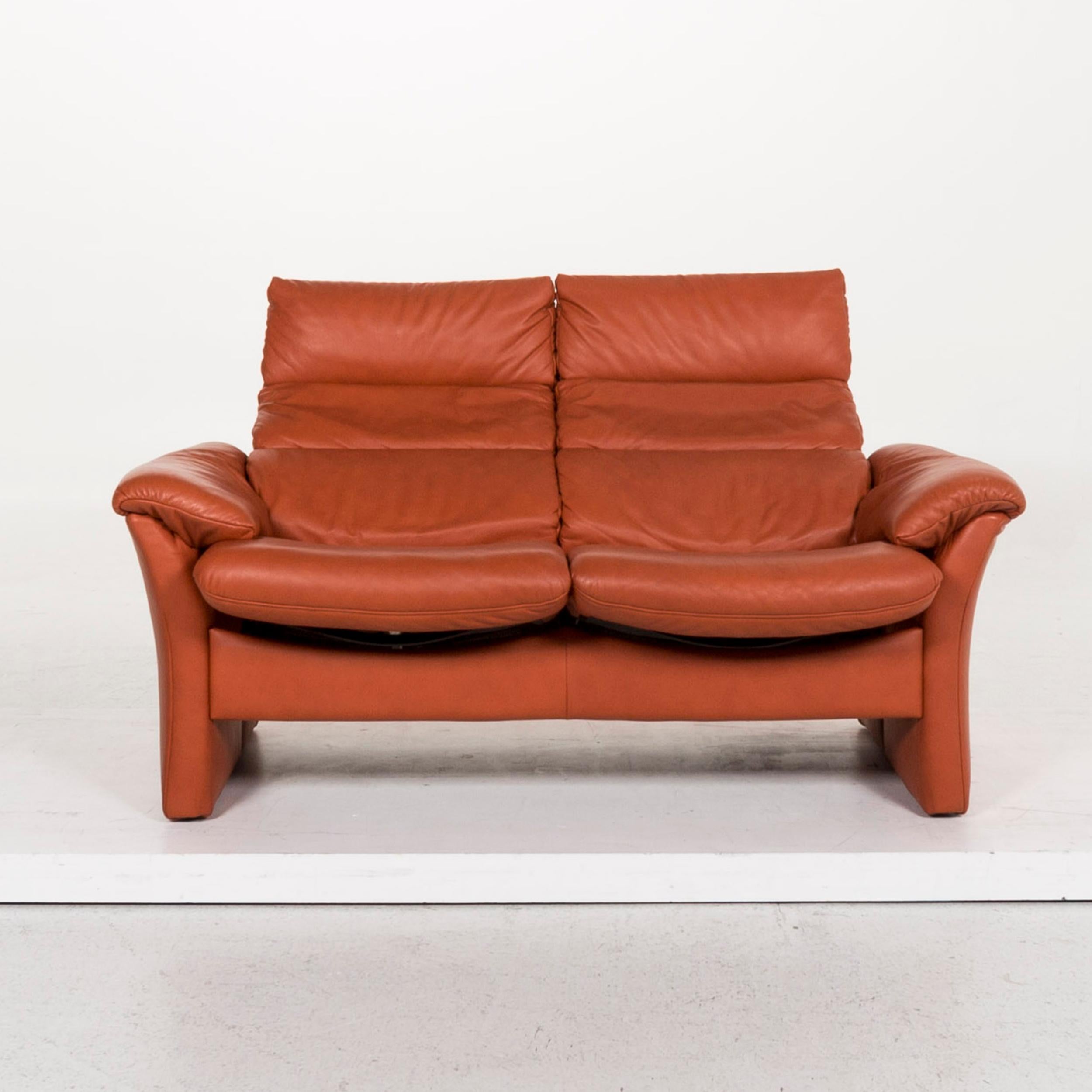 Himolla Leder Sofa Orange Terrakotta Zweisitzer relax Function Couch aus Leder (Moderne) im Angebot