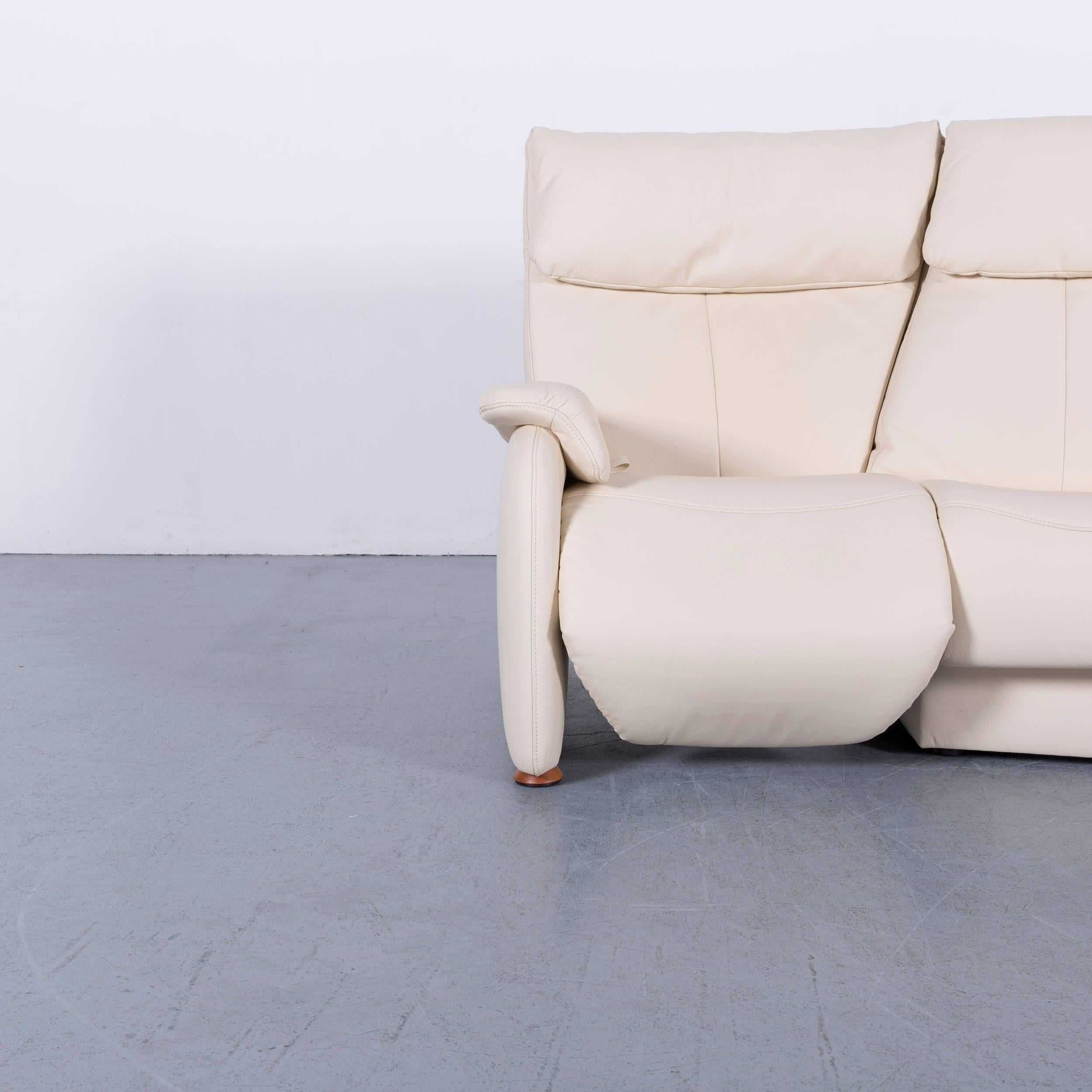 We bring to you an Himolla Trapez sofa off-white three-seat couch recliner.




























 