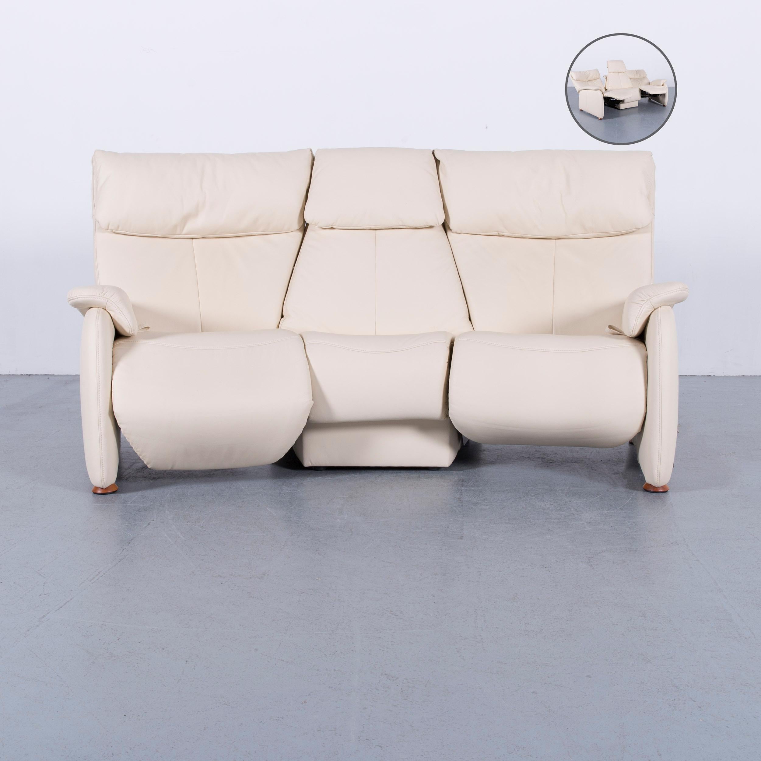 We bring to you an Himolla Trapez sofa off-white three-seat couch recliner.




























