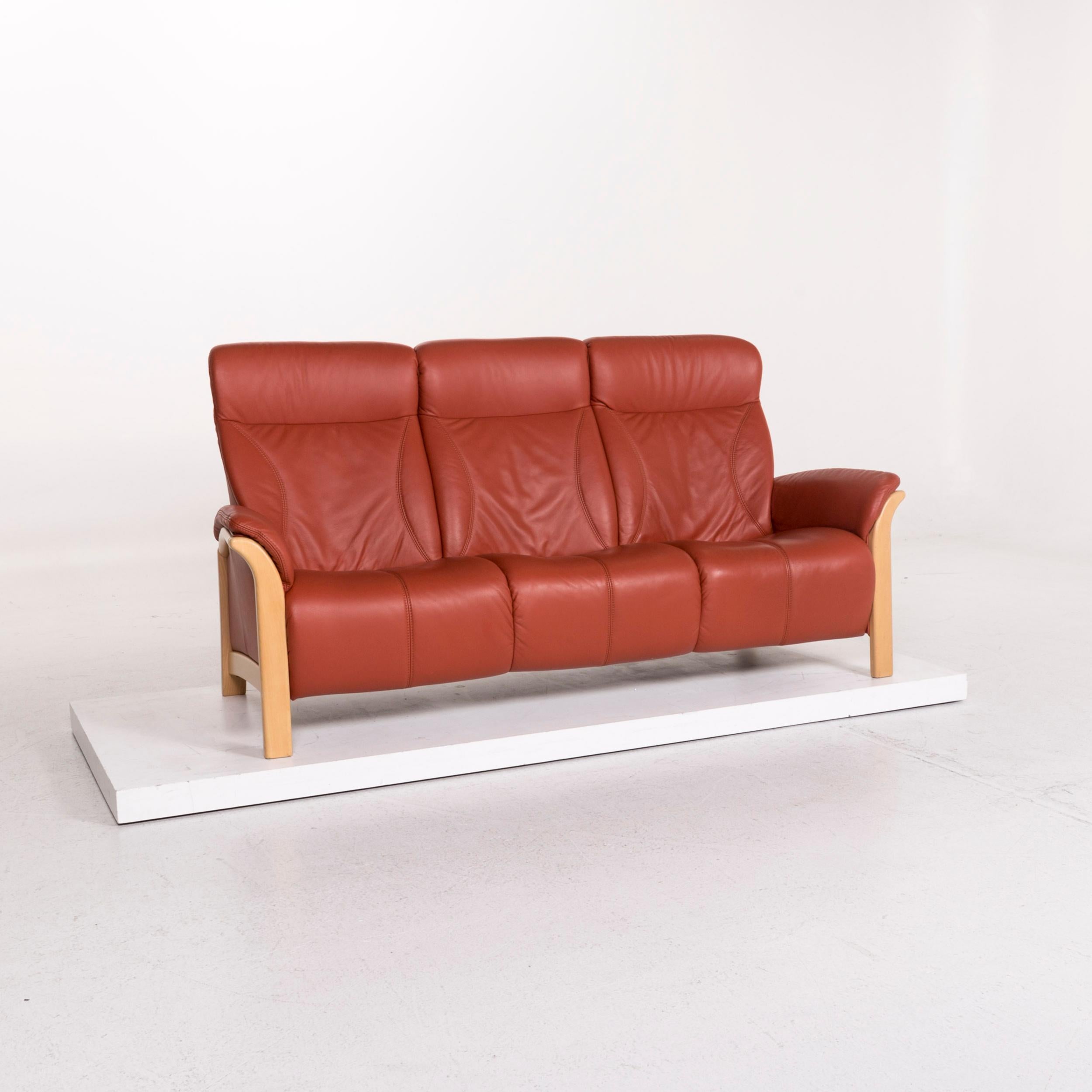 Himolla Windsor Leather Sofa Red Three-Seat Couch In Good Condition For Sale In Cologne, DE
