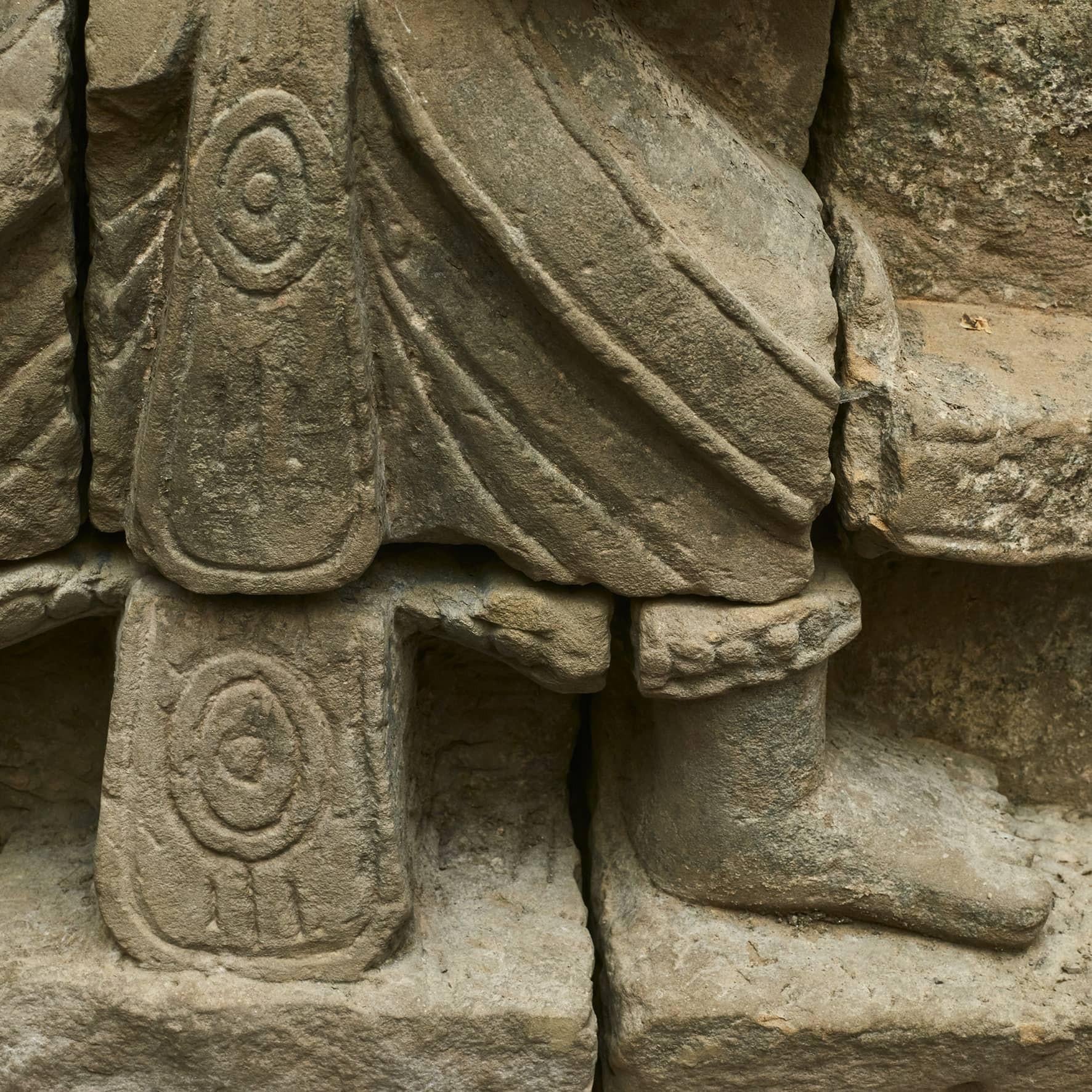Hindi Sandsteinschnitzerei von Nandi / Nandikeshwara, 600-800 Jahre alt im Angebot 3