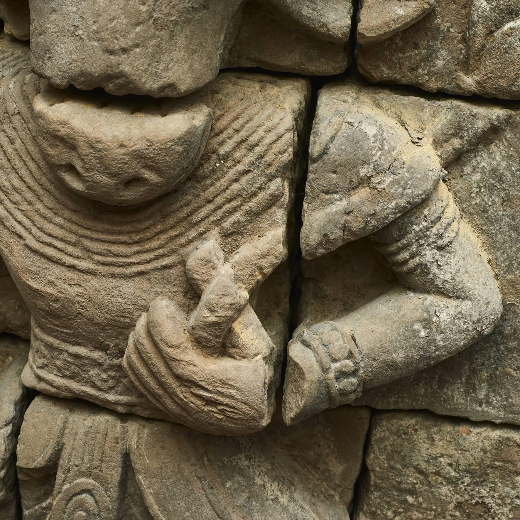 Hindi Sandsteinschnitzerei von Nandi / Nandikeshwara, 600-800 Jahre alt im Zustand „Gut“ im Angebot in Kastrup, DK