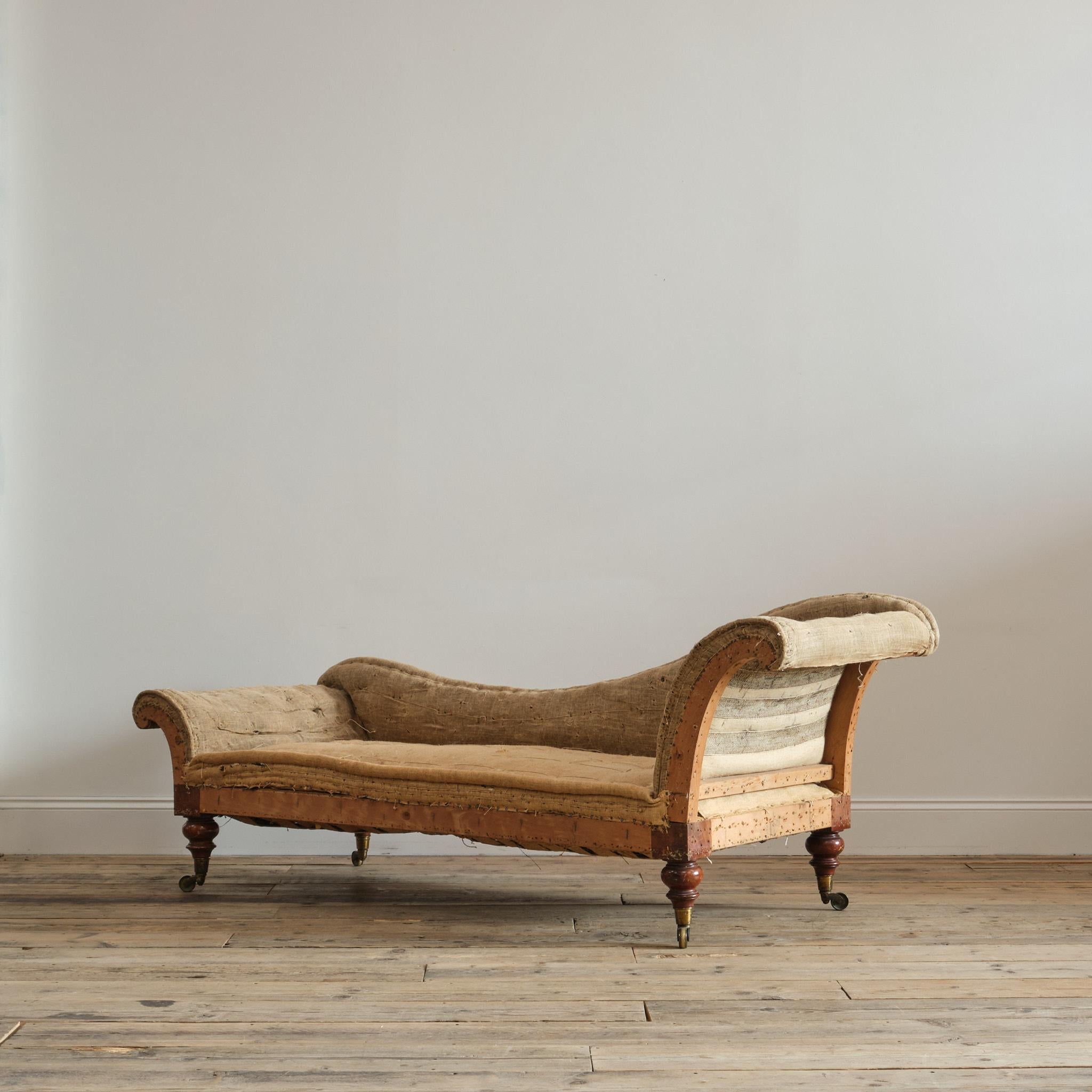 English Hindley & Sons Sofa Chaise Longue For Sale