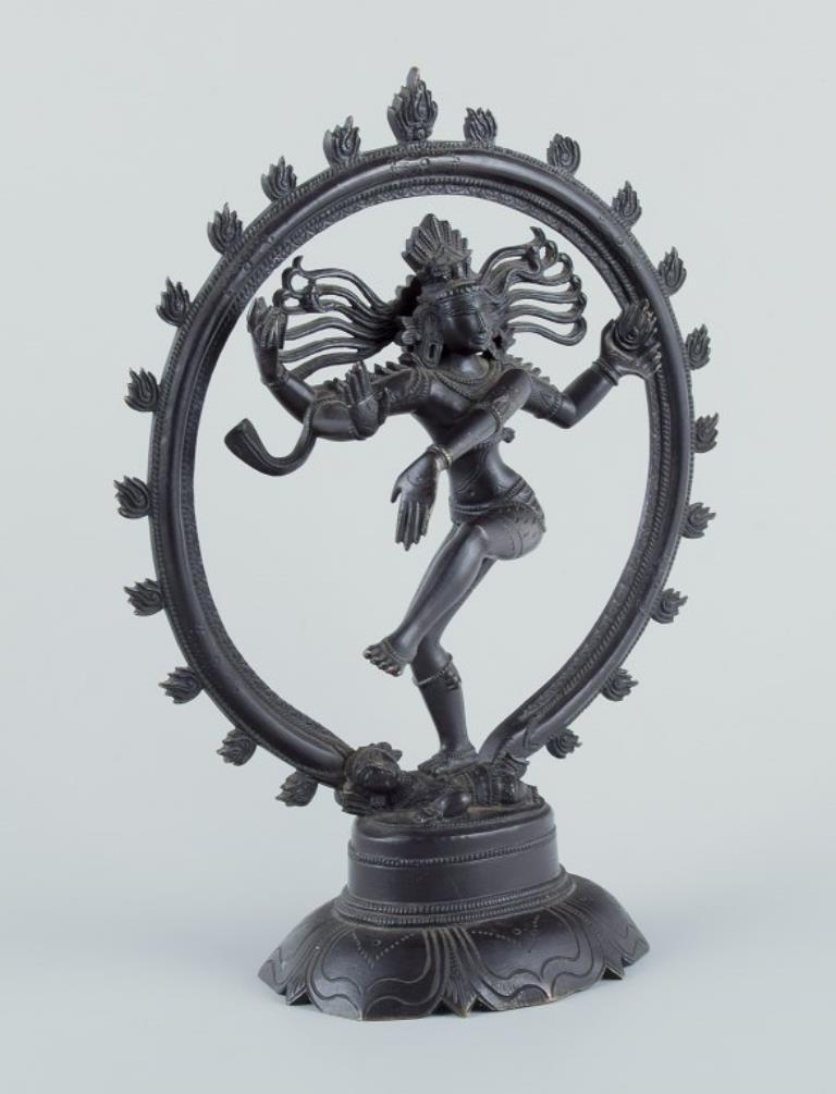 Scultura bronzea indù di Shiva. Probabilmente del XIX secolo. In condizioni ottime in vendita a Copenhagen, DK