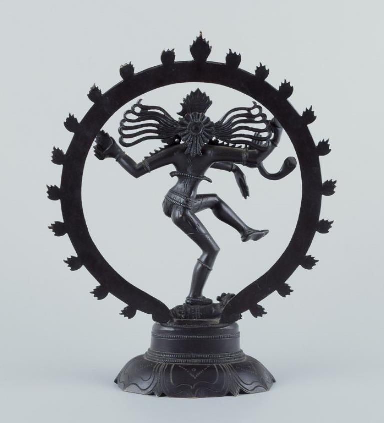 Scultura bronzea indù di Shiva. Probabilmente del XIX secolo. in vendita 1