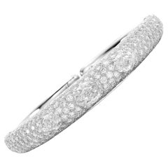 Platinarmreif mit Scharnier, Pavé-Diamant und 3 ovalen Diamanten