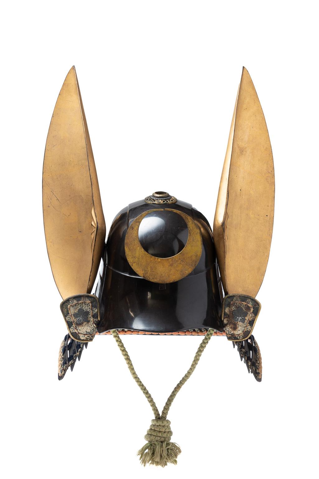 Lacquer Hineno-zunari kabuto, head-shaped samurai helmet with hamaguri (clams) 