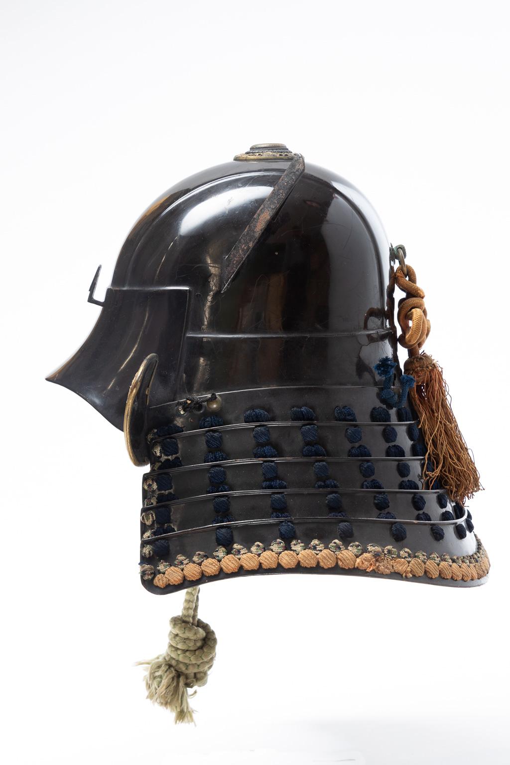 Lacquered Hineno-zunari kabuto, head-shaped samurai helmet with hamaguri (clams) 