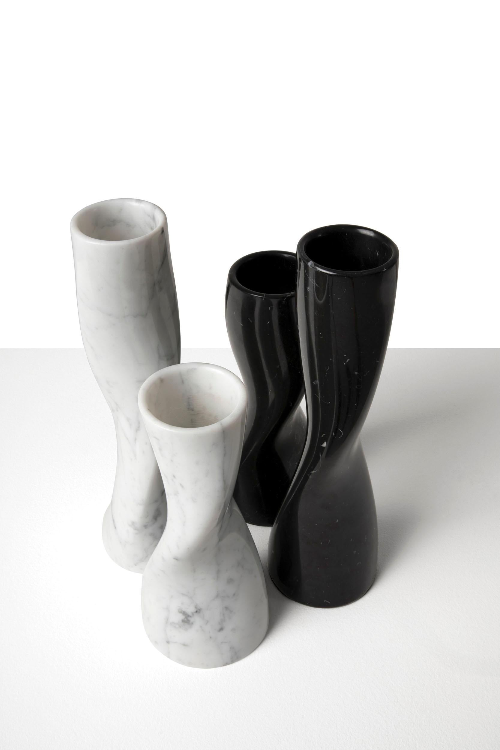 Marble vase whose sinuous shape is generated by twisting a cylinder around its main axis. It is
available in two sizes in Carrara white and Nero Marquina variants.
Hineri's shapes and choice of marble, a material as durable as it is delicate, reveal