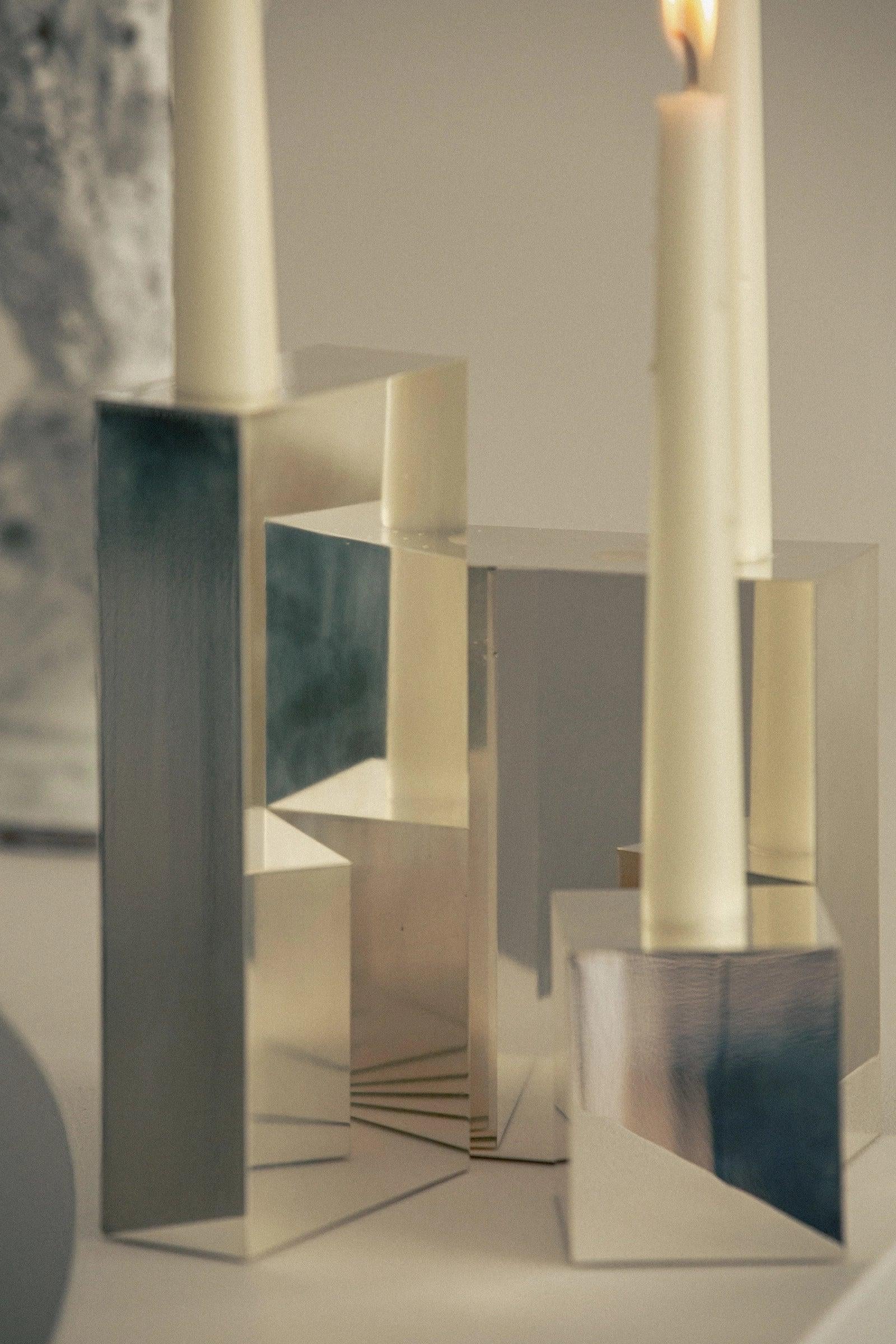 Metallo Contemporary Hinge Polished Silver Candelabra Candle Holders by Henry Wilson in vendita