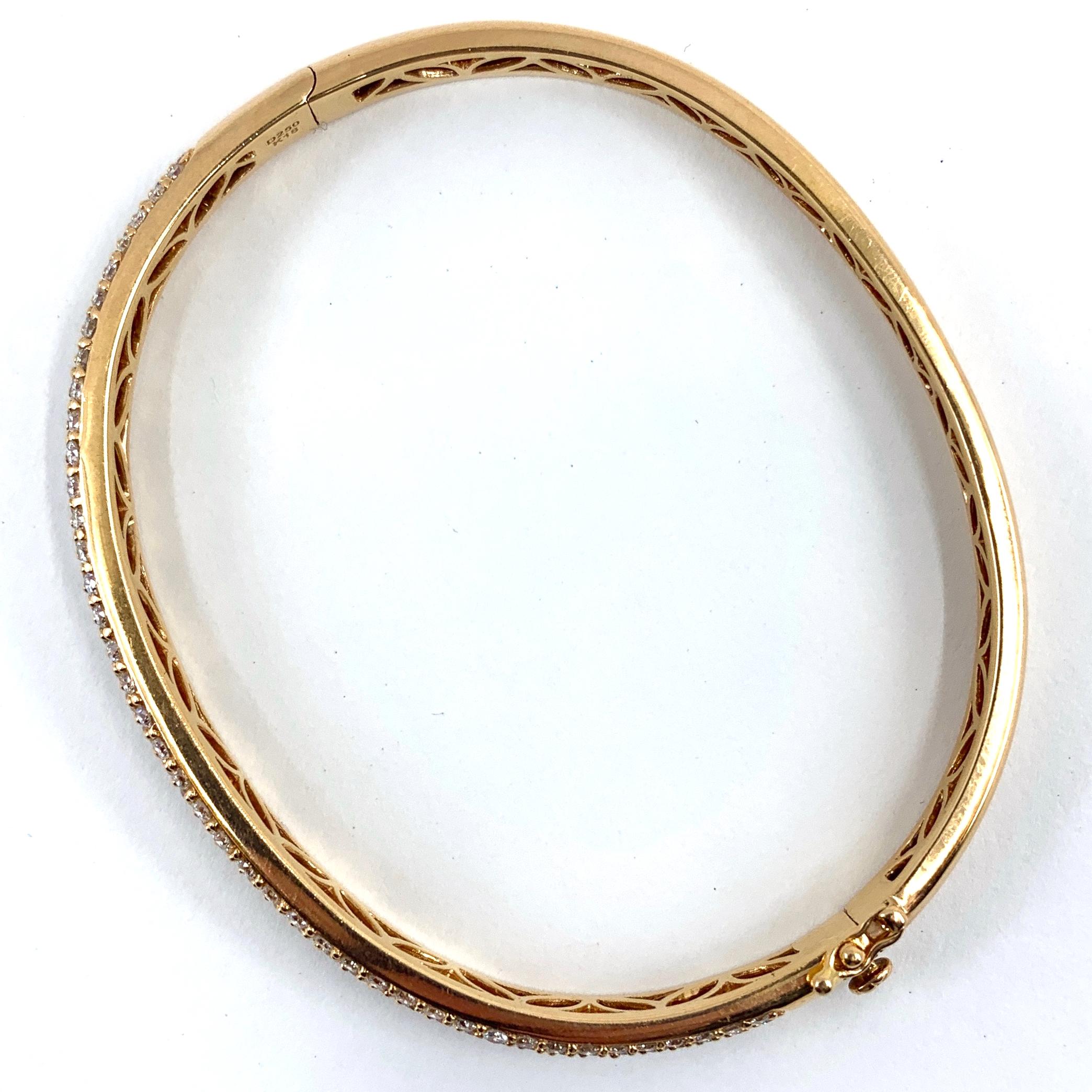 Armreif mit Scharnier und 2,50 Karat natürlichen Mikro-Pavé-Diamanten in 18K Roségold im Zustand „Neu“ in Sherman Oaks, CA