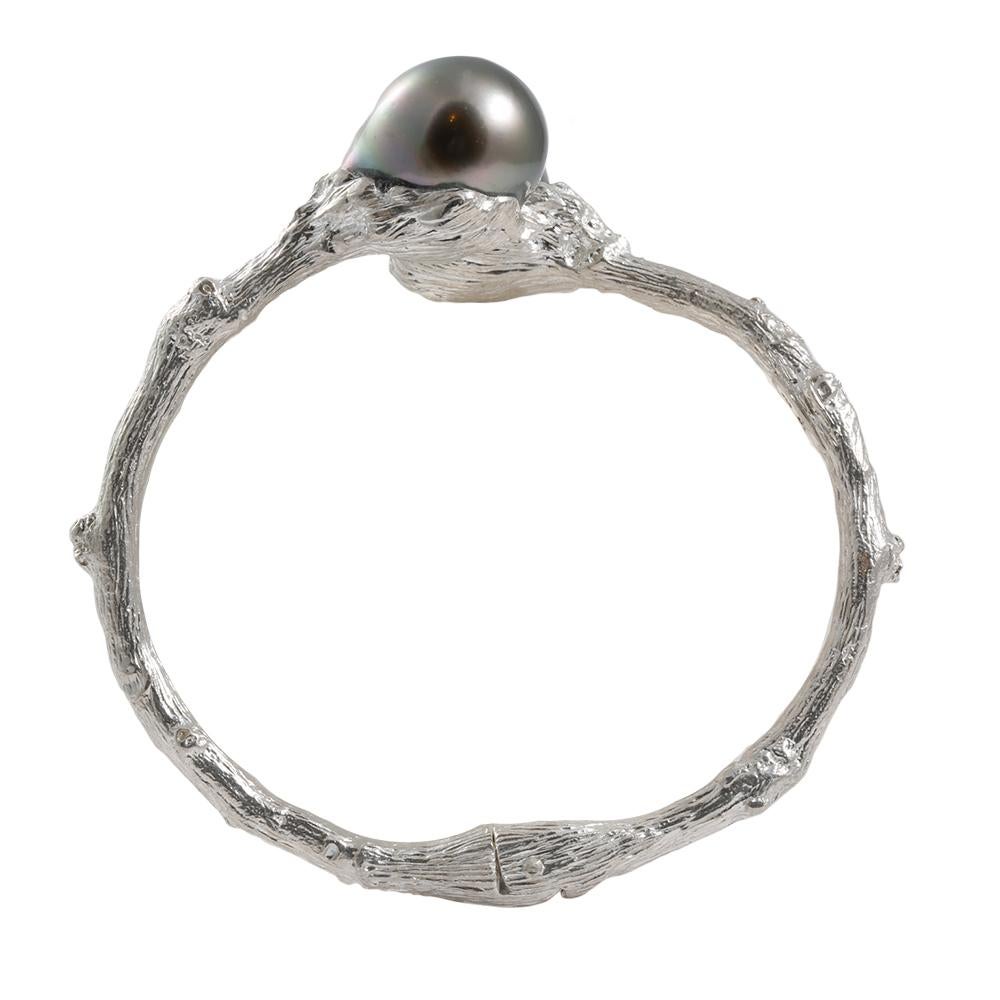Hinged Bypass Bracelet in Sterling Silver with Tahitian Pearls In New Condition For Sale In Solana Beach, CA