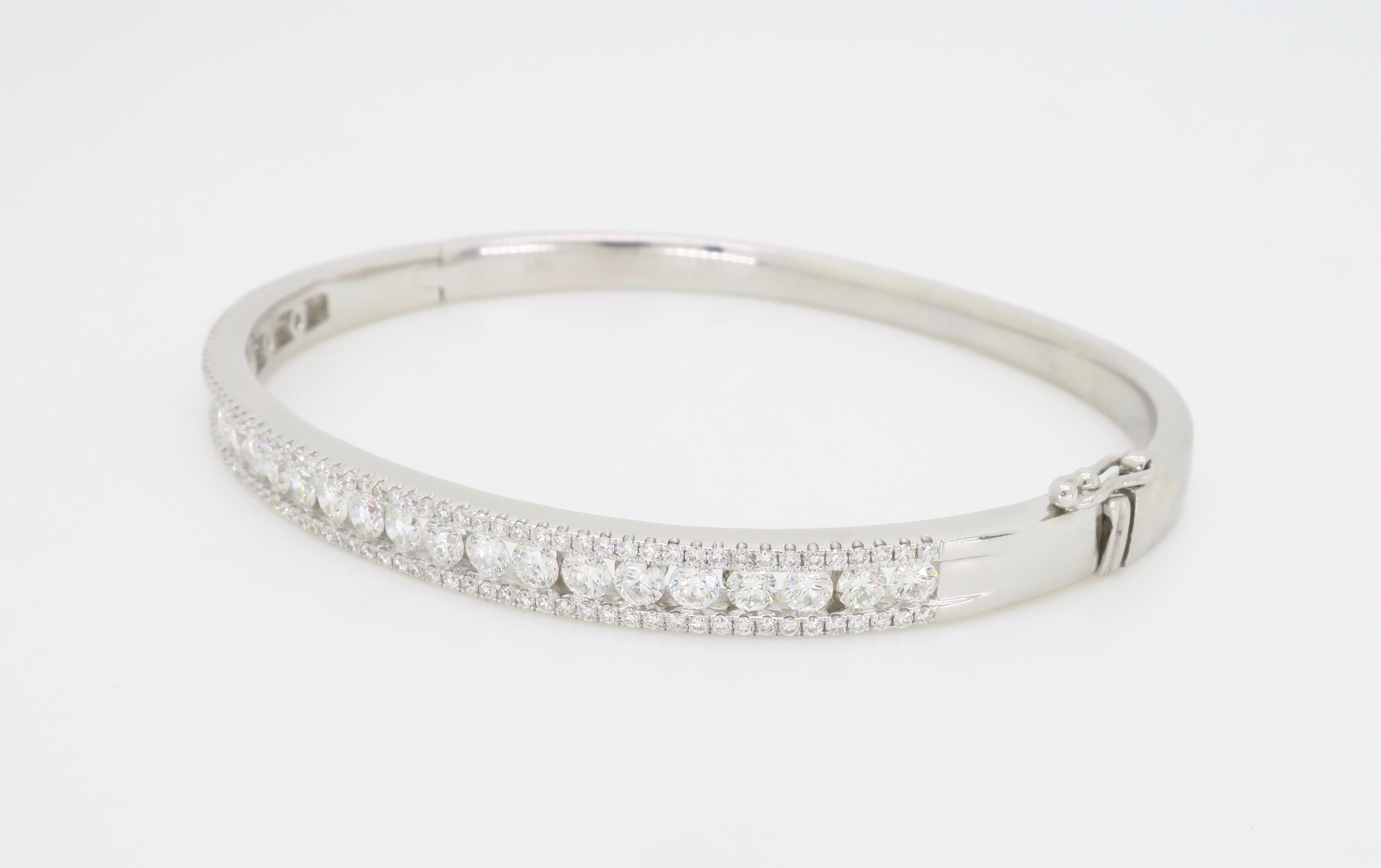 Round Cut Hinged Diamond Bangle Bracelet For Sale