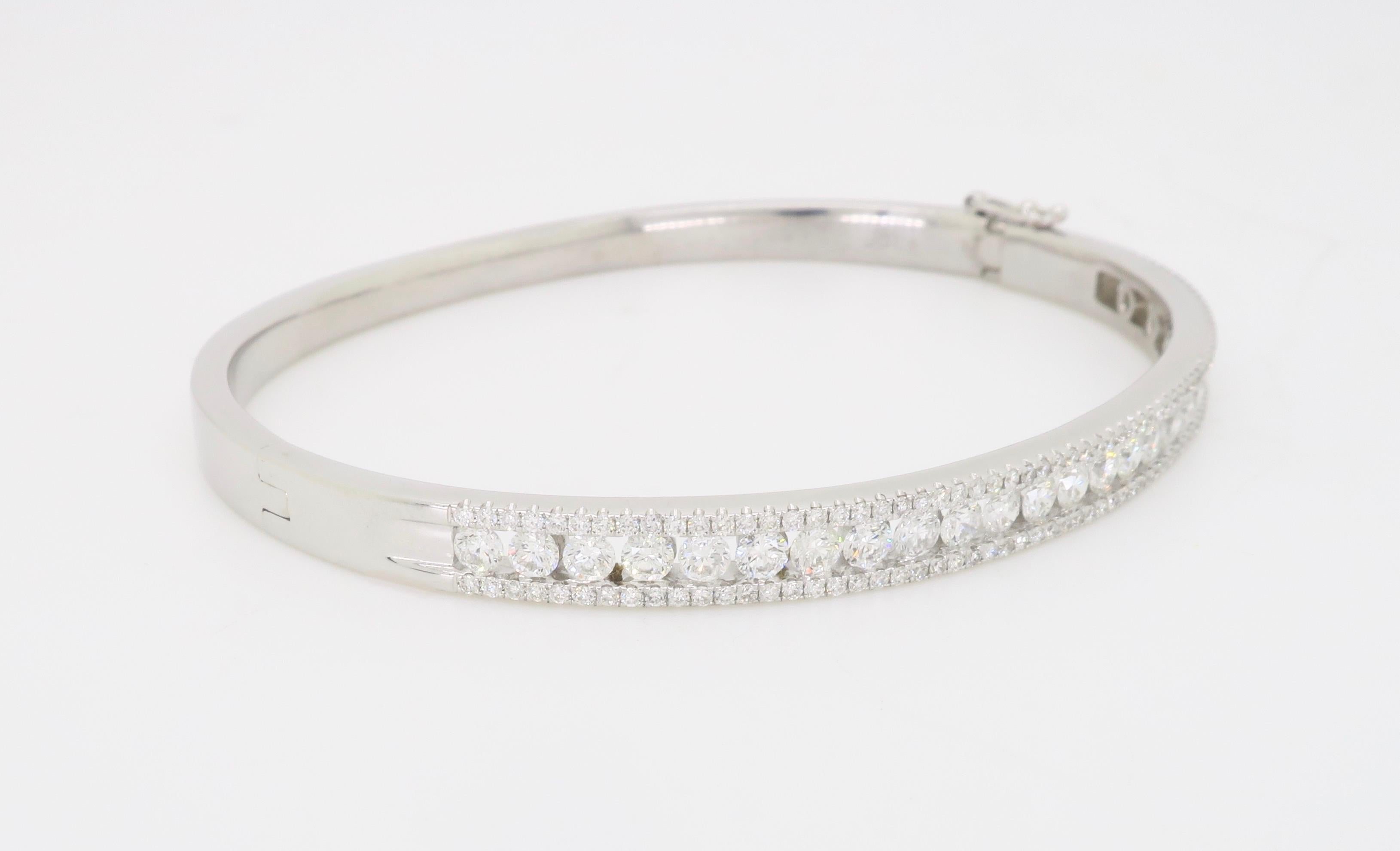 Hinged Diamond Bangle Bracelet In New Condition For Sale In Webster, NY
