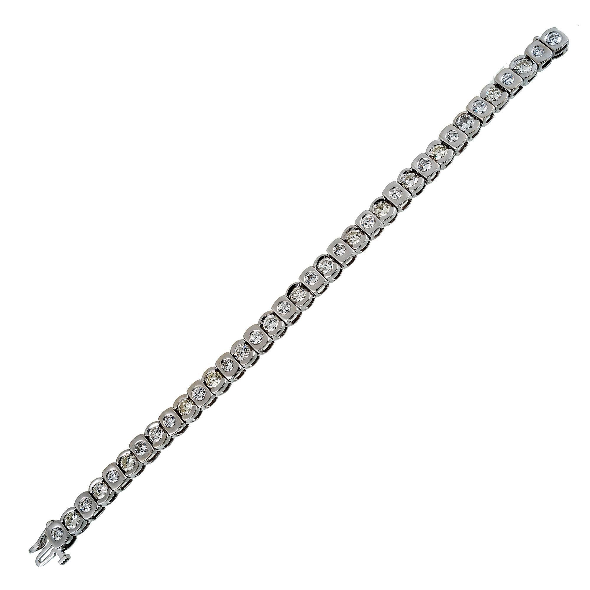 Modern 14k white gold bracelet flush set with approx. 9.51cts total of alternating sized diamonds.  

36 round brilliant cut diamonds, approx. total weight 9.00cts, H to I color and SI1 to SI2 clarity
17 round full cut diamonds, approx. total weight