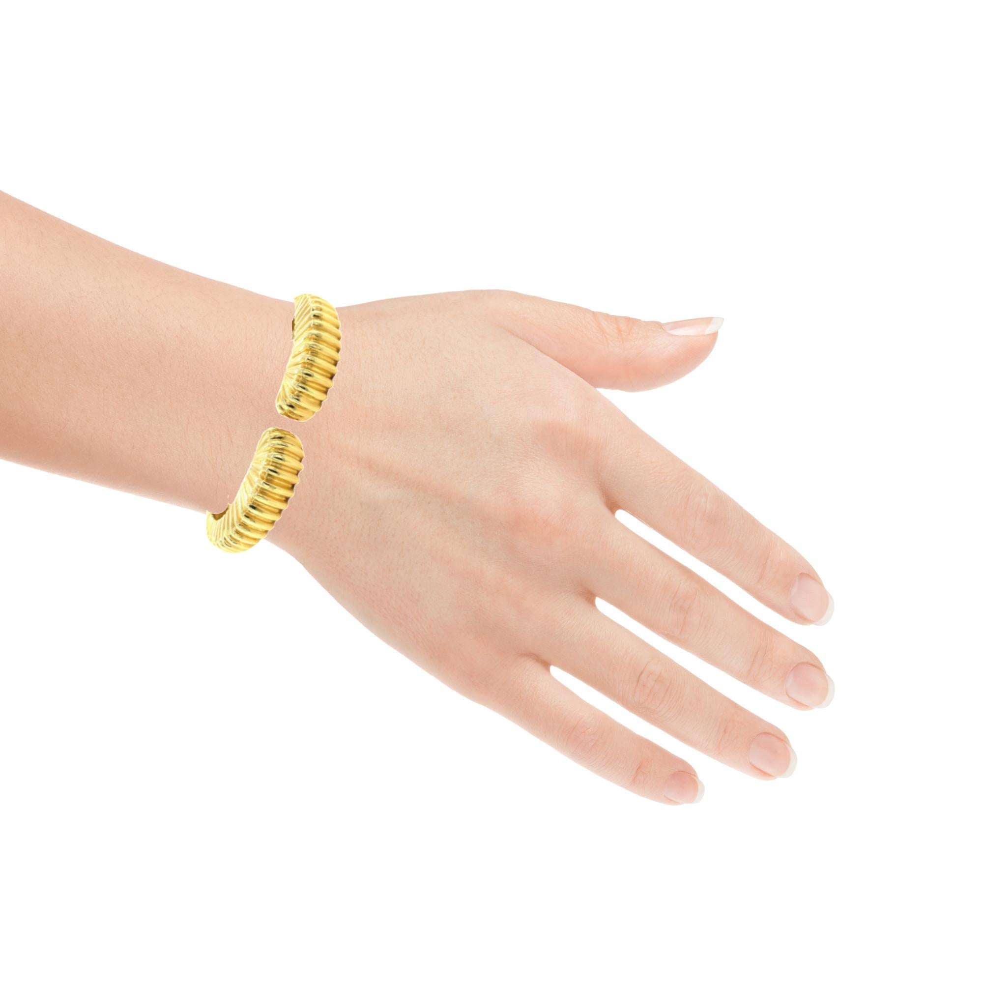 Hinged Scalloped 18K Yellow Gold Cuff Bracelet For Sale 2