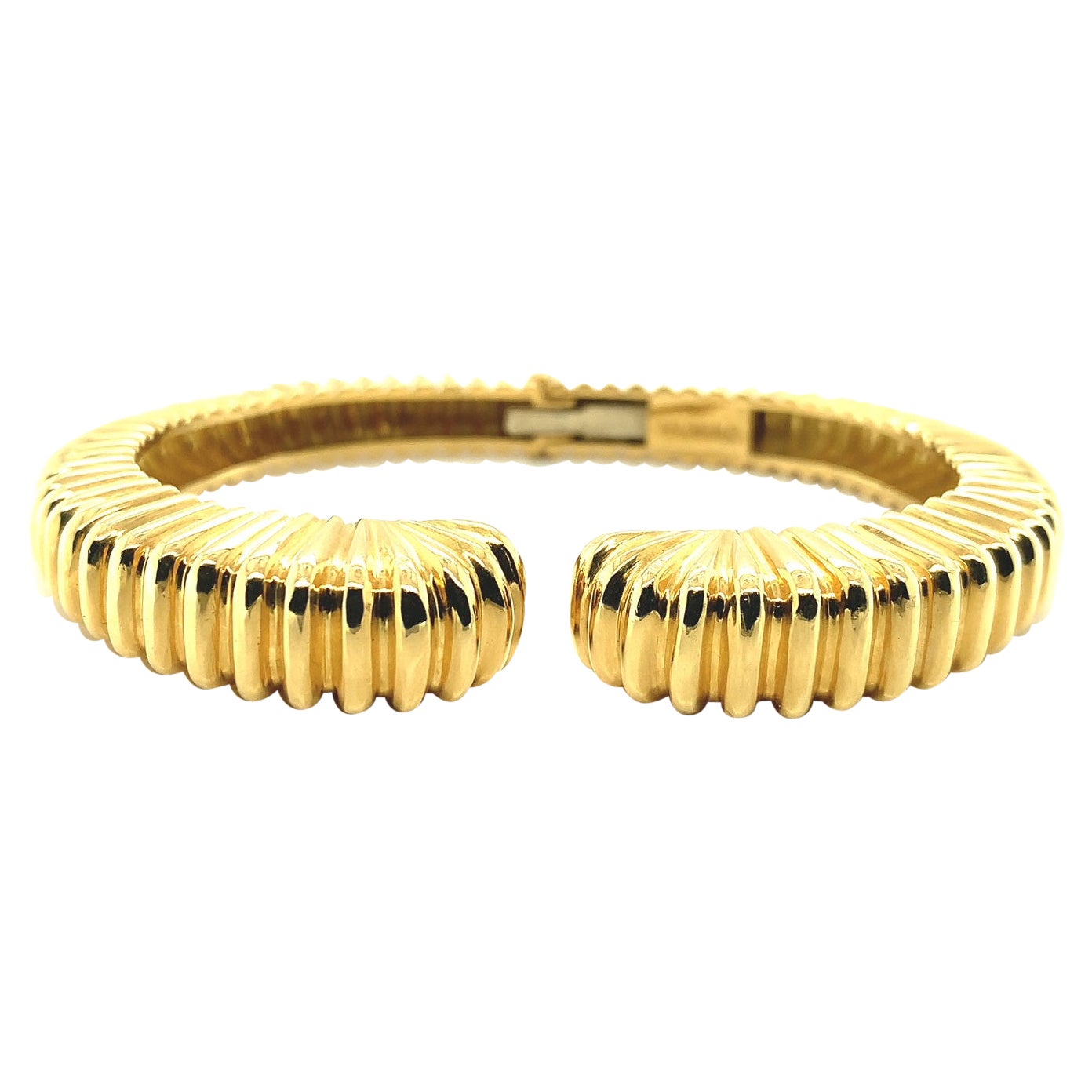 Bracciale smerlato con cerniera in oro giallo 18 carati in vendita