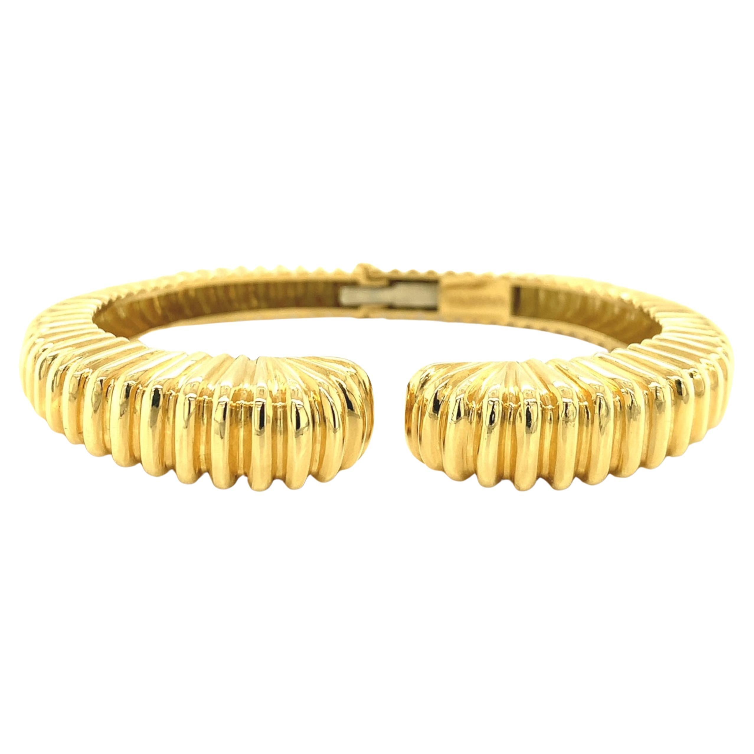 Bracciale a cerniera smerlato in oro giallo 18K di Sarosi, USA, 63g in vendita