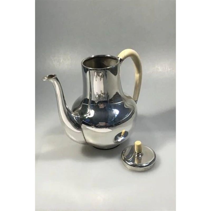 Hingelberg sterling silver coffee pot bone handle and finial.

Measures 20 cm H, weight 575 gr /20.3 oz.