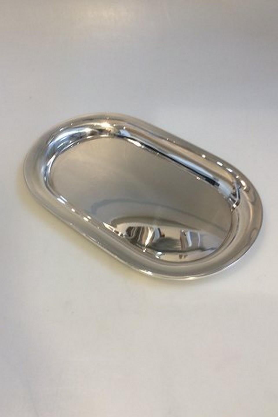 Hingelberg sterling silver tray by Svend Weihrauch

Measures: 29cm x 17.8cm (11.42
