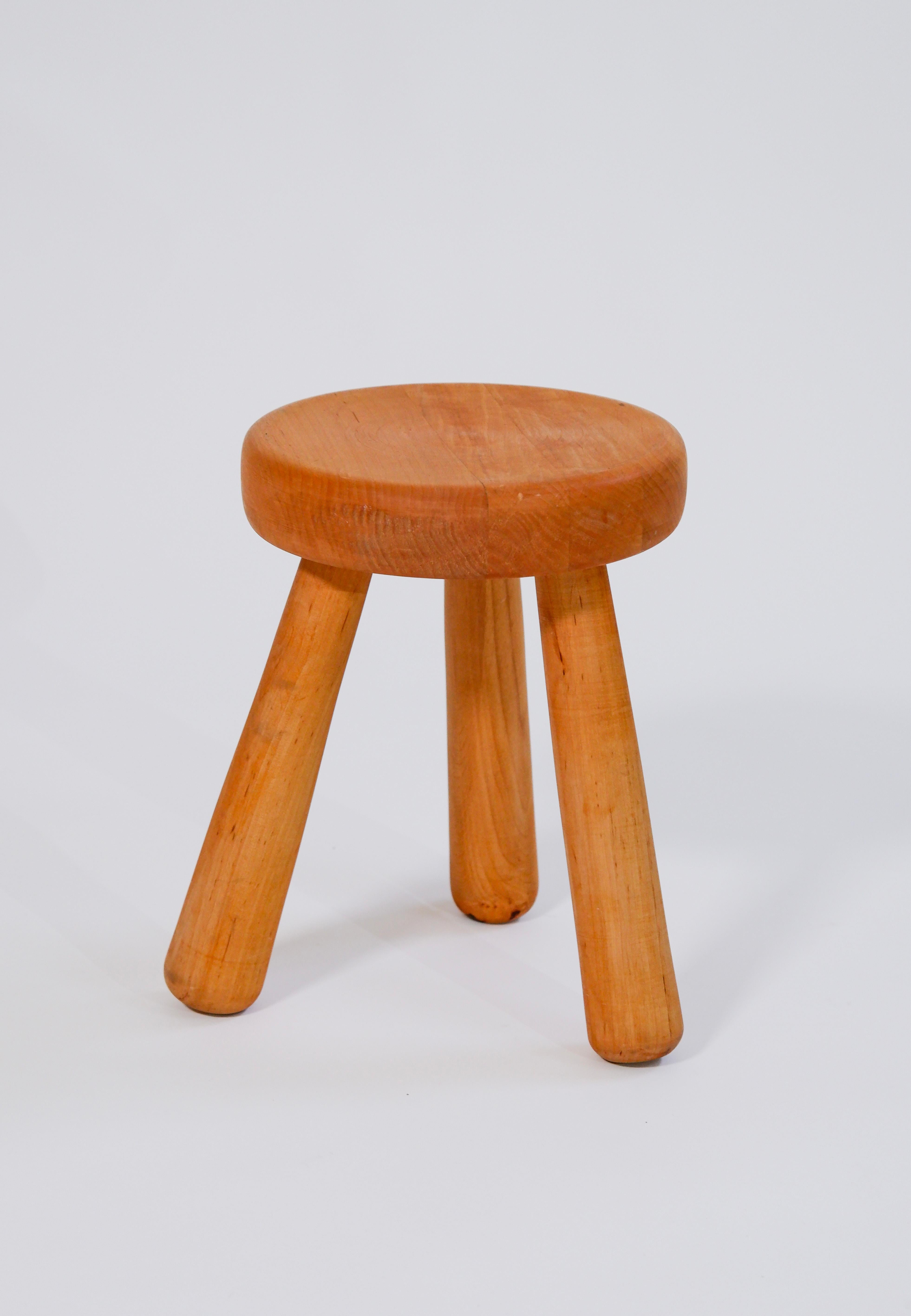 Scandinavian Modern Hingvar Hildingsson stool made in birch circa 1980. Sweden.  For Sale