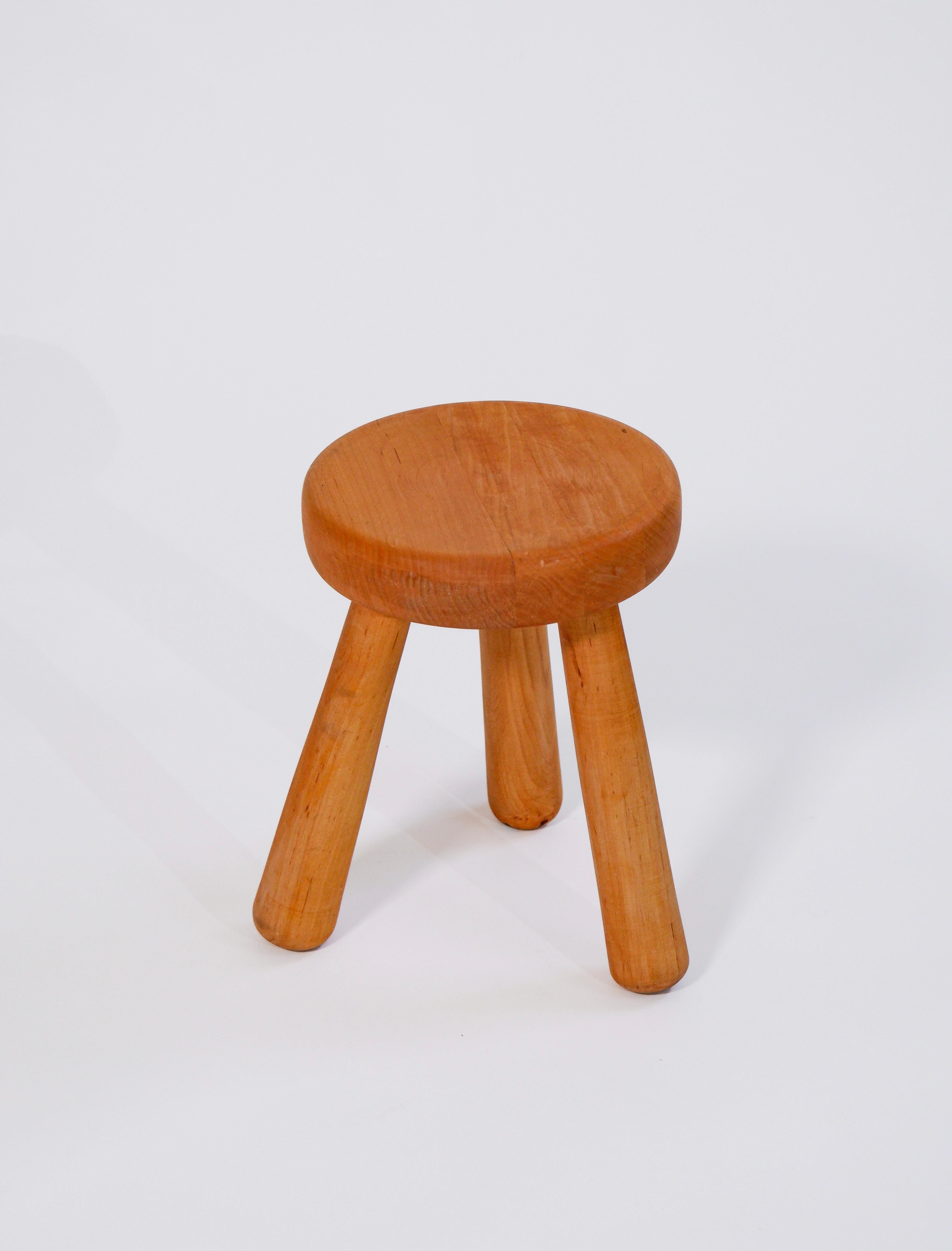 Hingvar Hildingsson stool made in birch circa 1980. Sweden.  In Fair Condition For Sale In Hägersten-Liljeholmen, Stockholms län