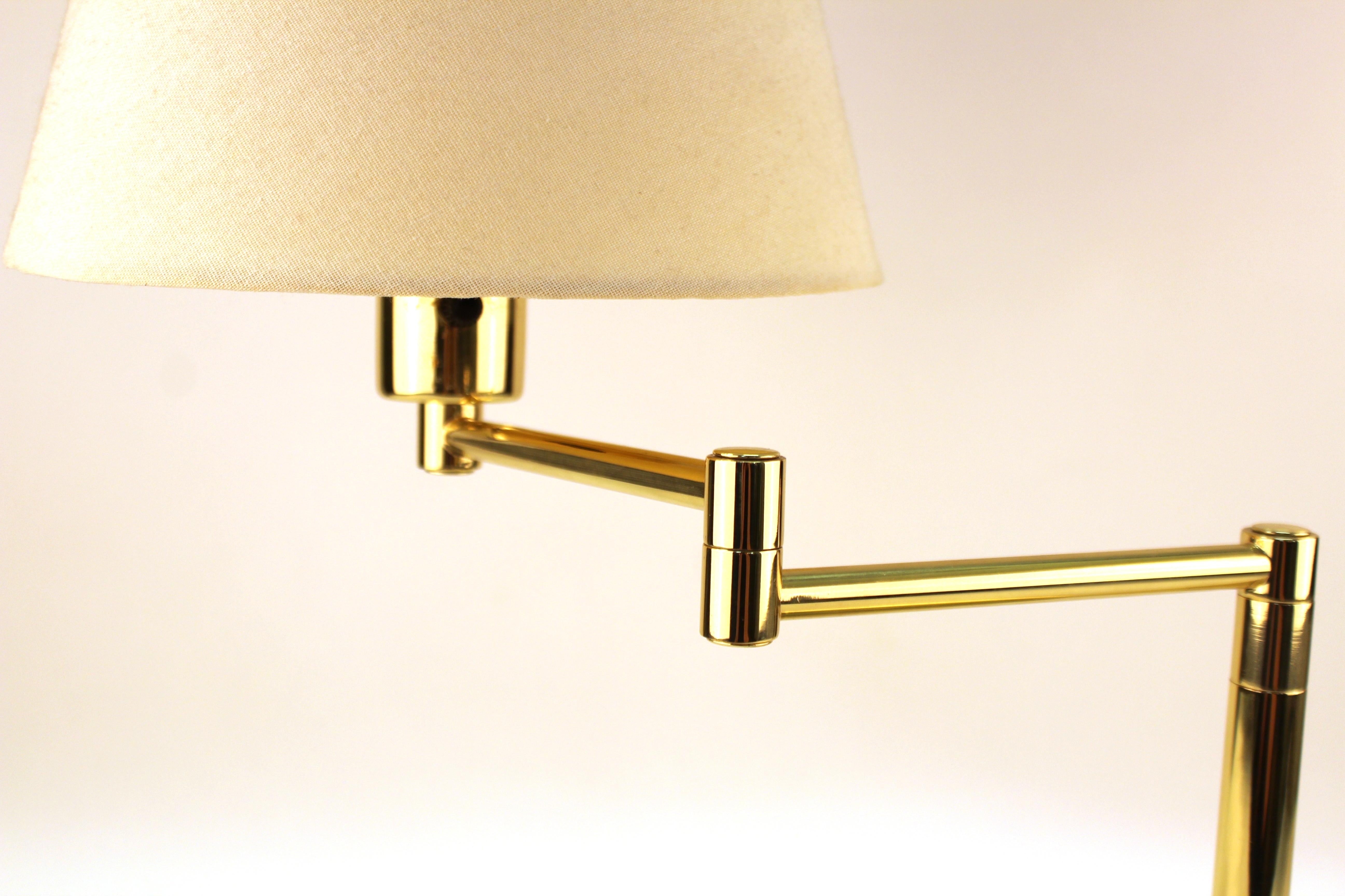 Hinsen Mid-Century Modern Style Table Lamps With Extendable Arms In Good Condition In New York, NY