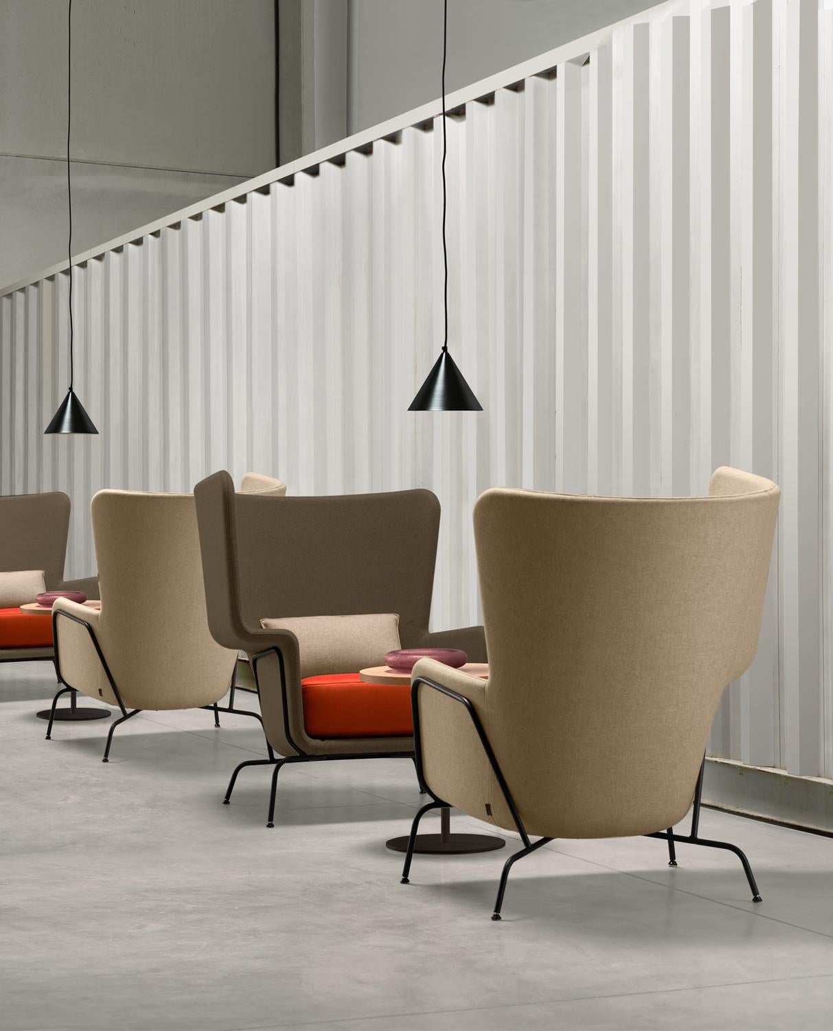 Fauteuil Hip en métal et tapisserie avec accoudoir droit par Quinti Sedute Neuf - En vente à Geneve, CH