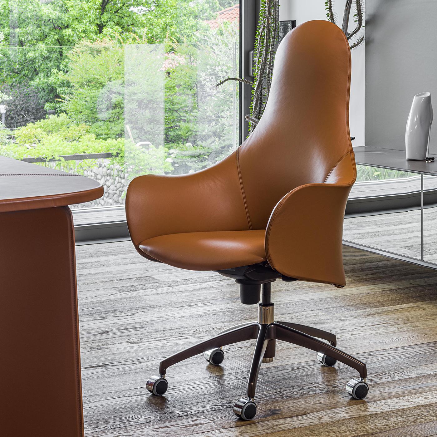 Contemporary Hipod Swivel Base Chair by Giulio Manzoni For Sale