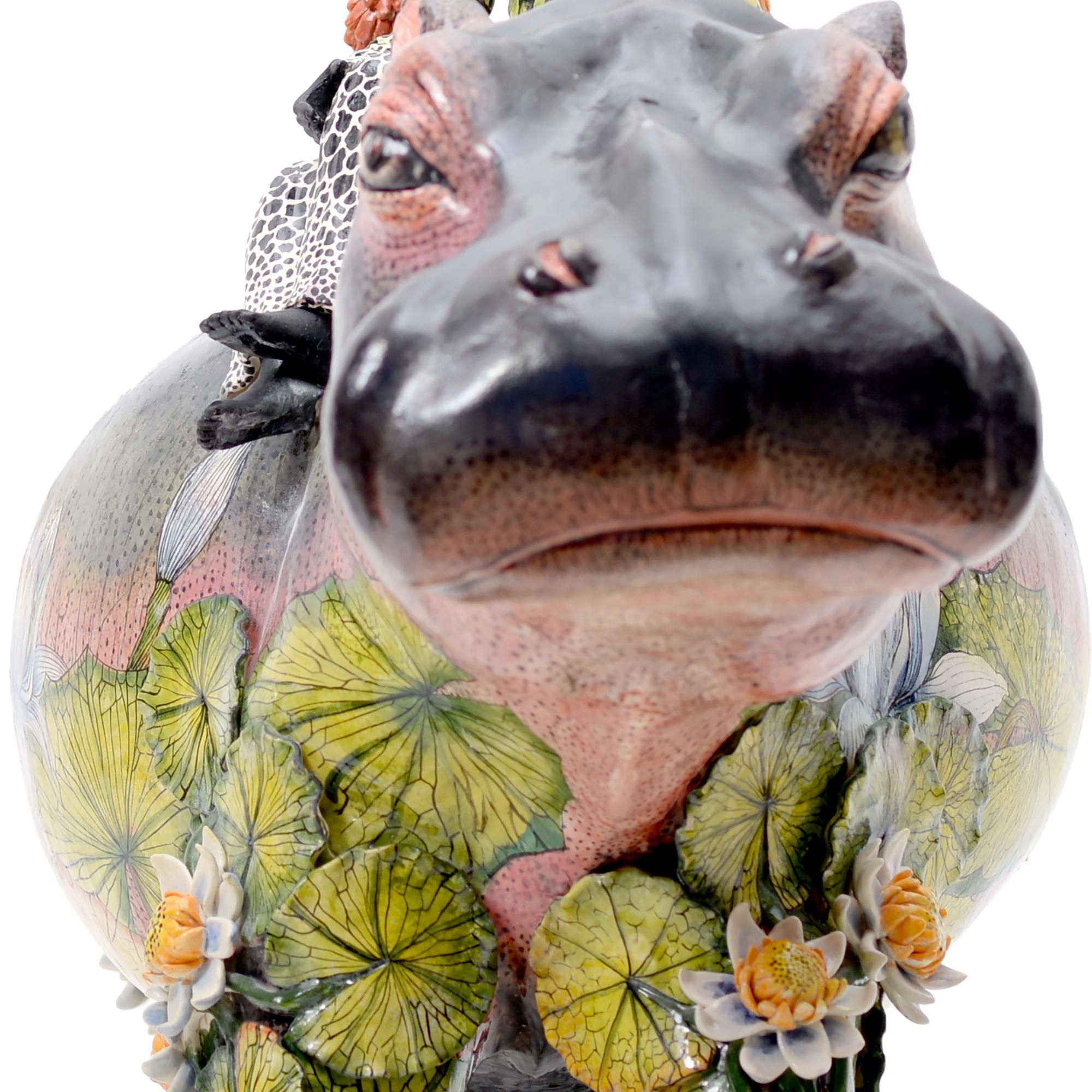 Peint à la main Sculpture cavalière Hippo et nénuphars, Hand Made in South Africa