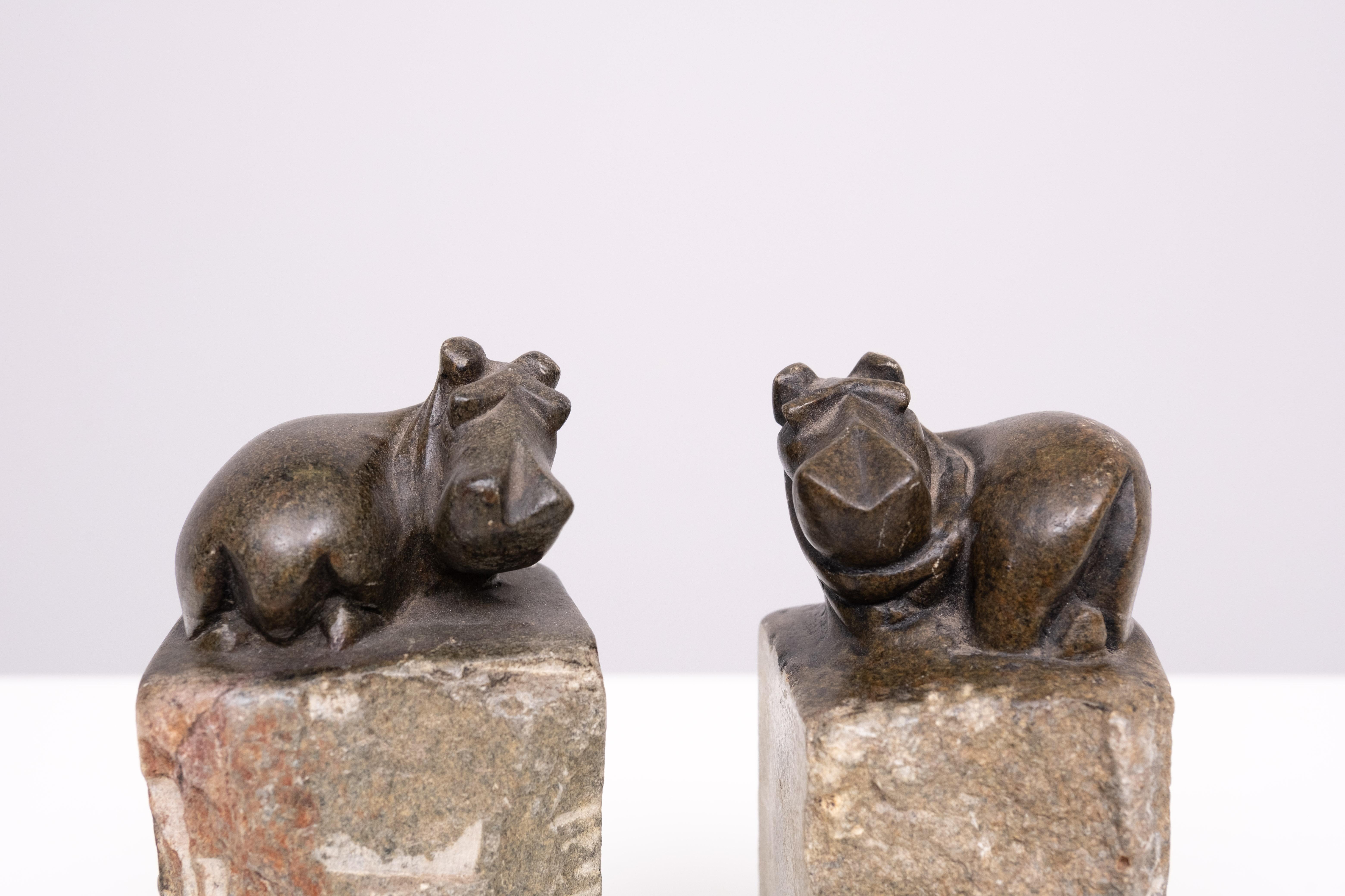 Very nice Granite Hippo bookends . so decorative .
Hand carved . 1980s Finland . 