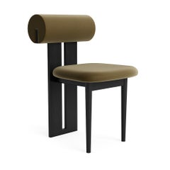 Silla "Hippo" de Norr11, roble negro, terciopelo de Bruselas, verde oliva