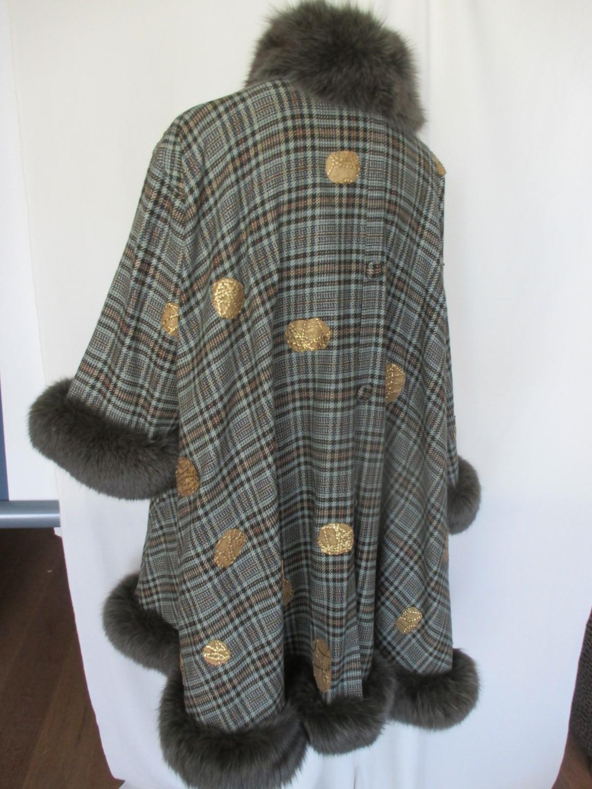 This cape style coat made from green checked wool and hand artist designed with gold fabrics.

 We offer more luxury fur items, view our frontstore.

Details:
Color: Green
Trimmed with dyed fox fur
With sleeves
2 pockets
Split (half closed) at the